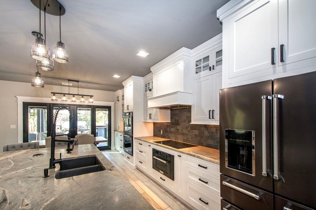 Carver, Massachusetts, 02330, United States, 5 Bedrooms Bedrooms, ,6 BathroomsBathrooms,Residential,For Sale,2005561