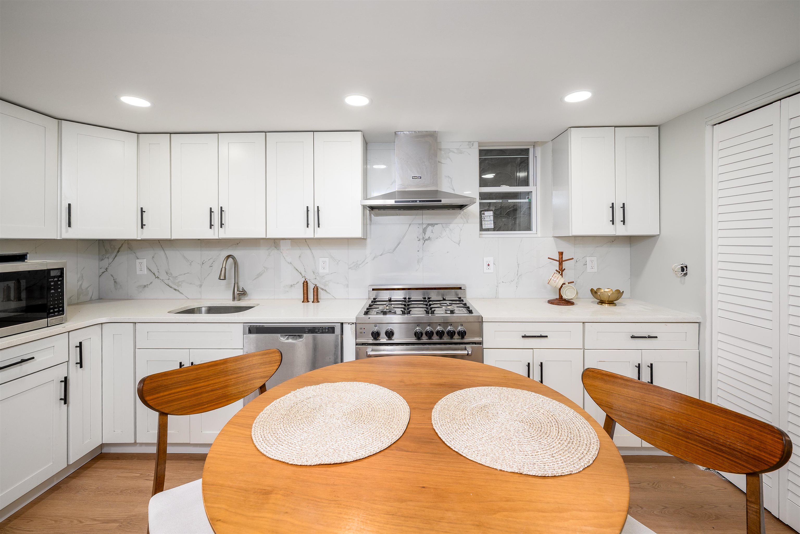 Jersey City, New Jersey, 07307, United States, 3 Bedrooms Bedrooms, ,2 BathroomsBathrooms,Residential,For Sale,1996189