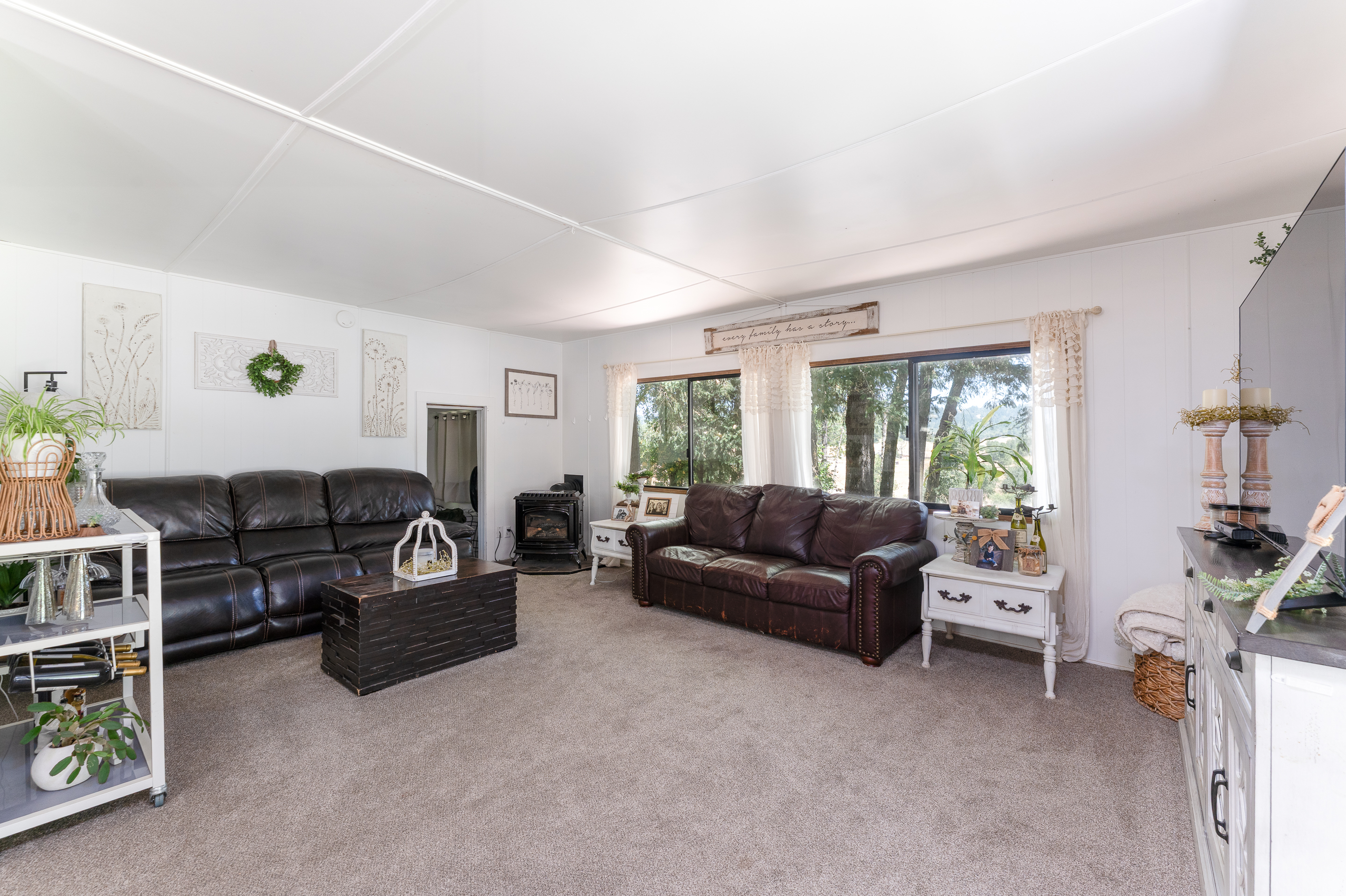 Willits, California, 95490, United States, 3 Bedrooms Bedrooms, ,2 BathroomsBathrooms,Residential,For Sale,1883434