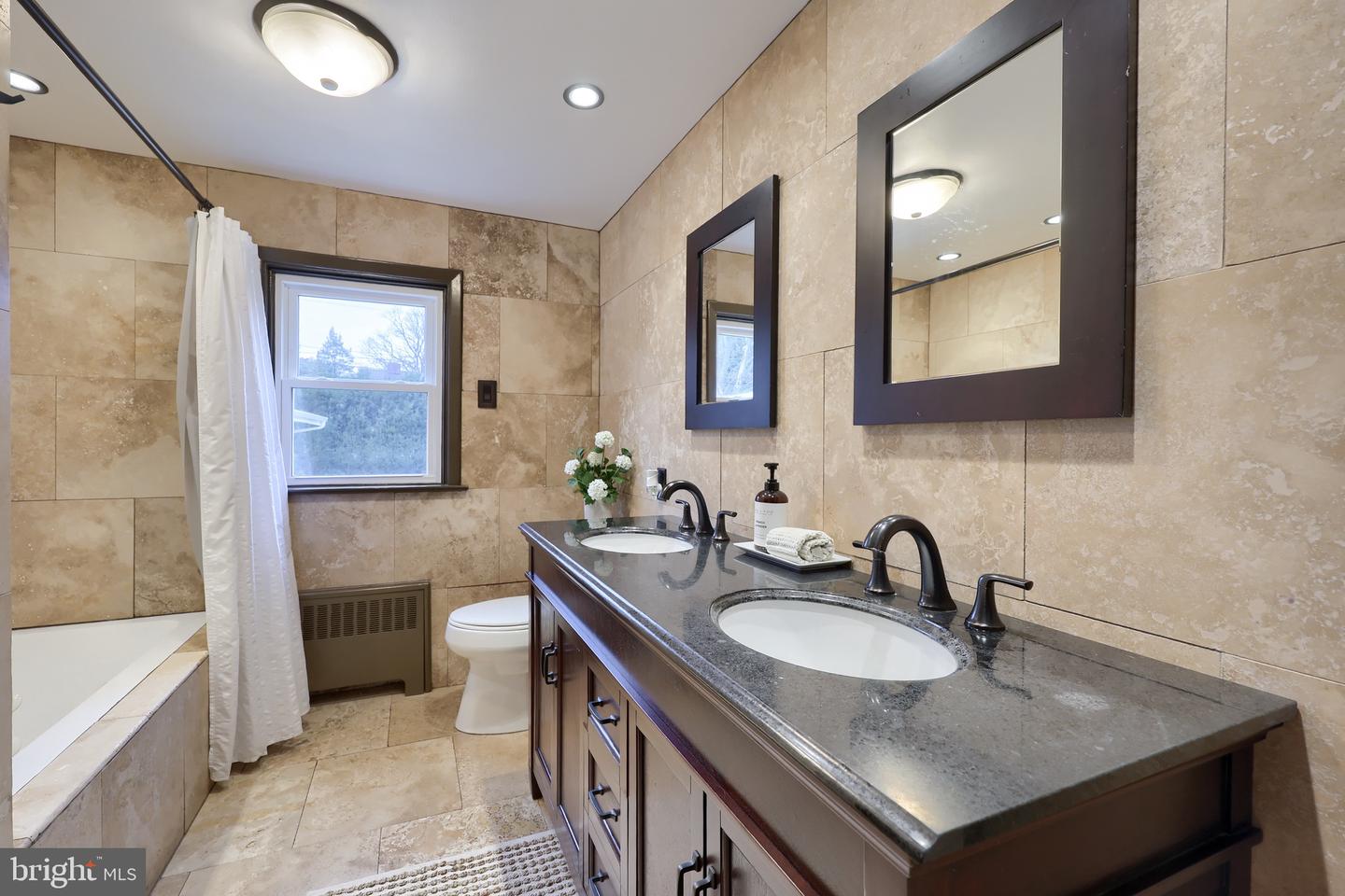 Lancaster, Pennsylvania, 17601, United States, 4 Bedrooms Bedrooms, ,3 BathroomsBathrooms,Residential,For Sale,1999084