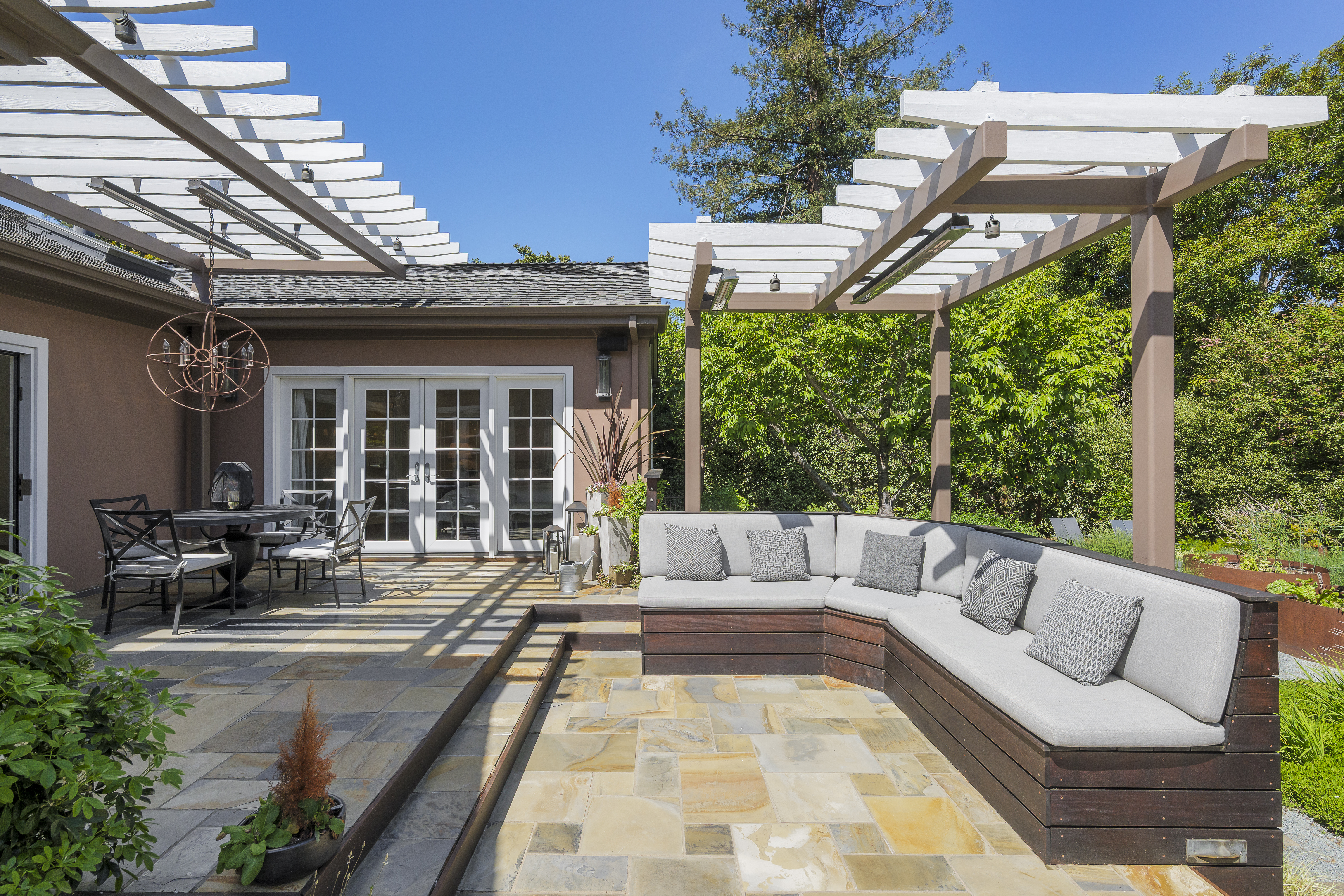  Beautifully Remodeled Craftsman-Inspired Home Located in the Willows - 物件實景