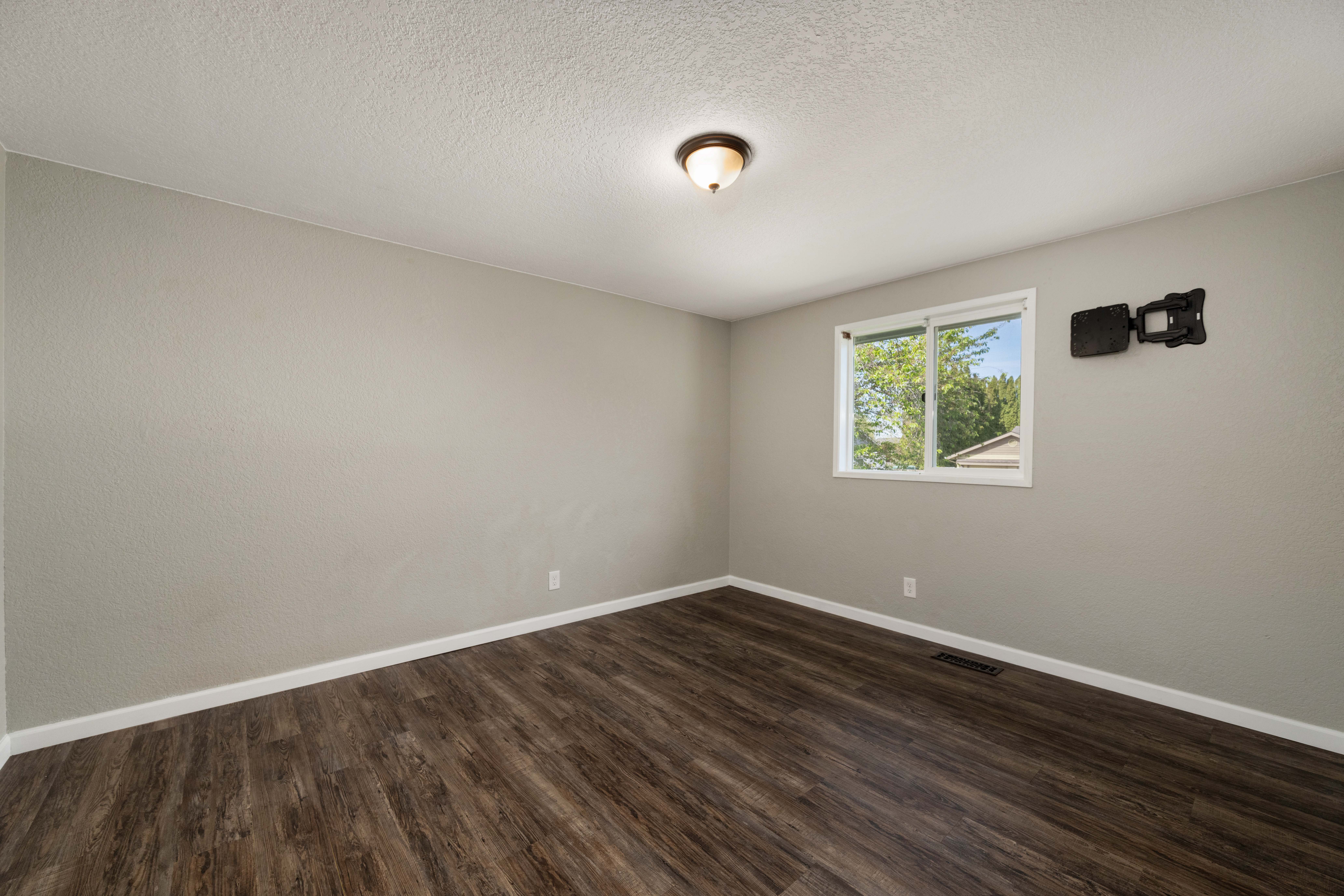  Beautifully Maintained Tri-Level Home - 物件實景