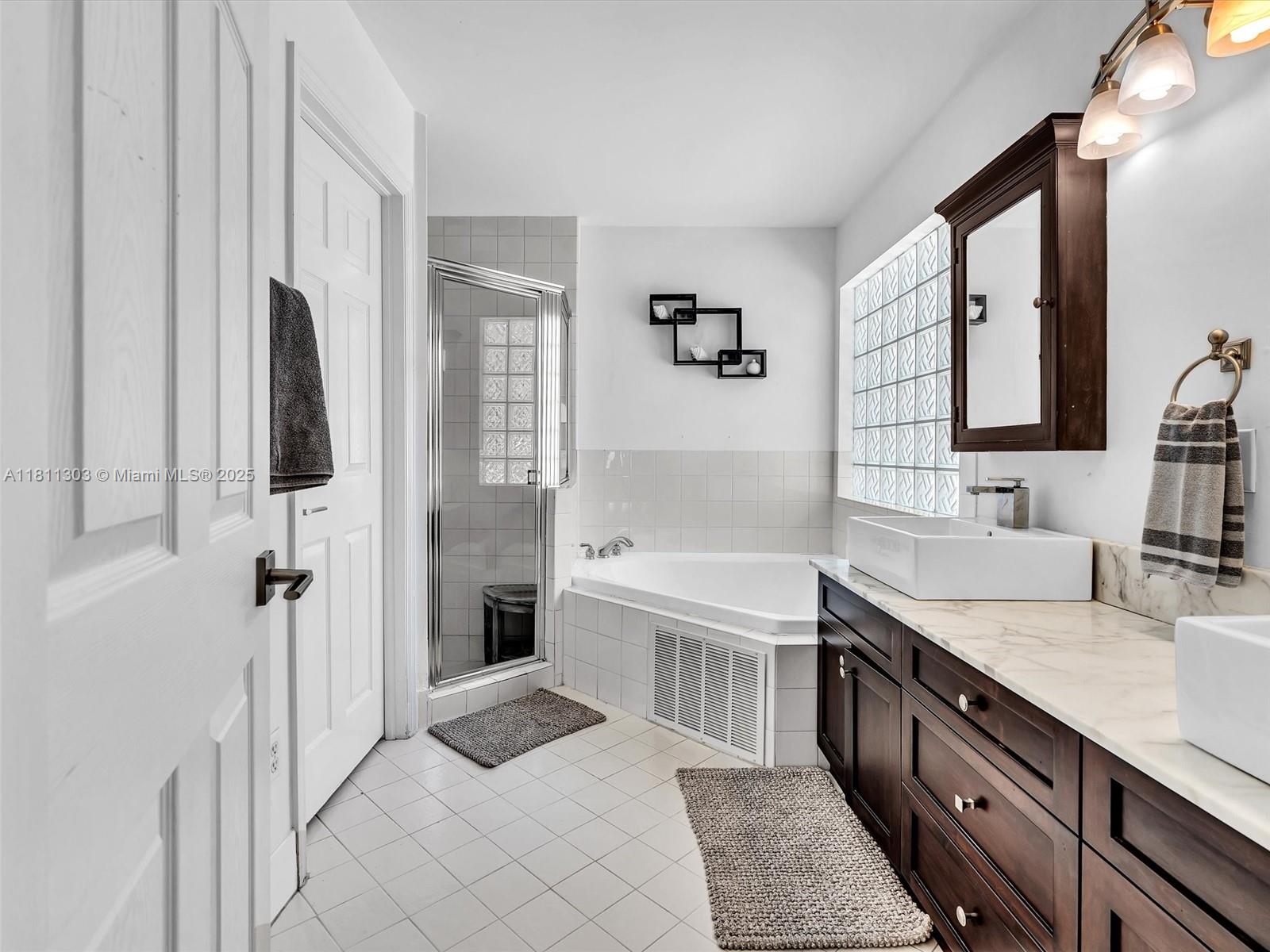 Miami, Florida, 33186, United States, 4 Bedrooms Bedrooms, ,2 BathroomsBathrooms,Residential,For Sale,1838976