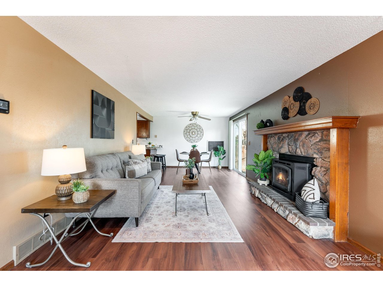 Longmont, Colorado, 80501, United States, 4 Bedrooms Bedrooms, ,2 BathroomsBathrooms,Residential,For Sale,1999140