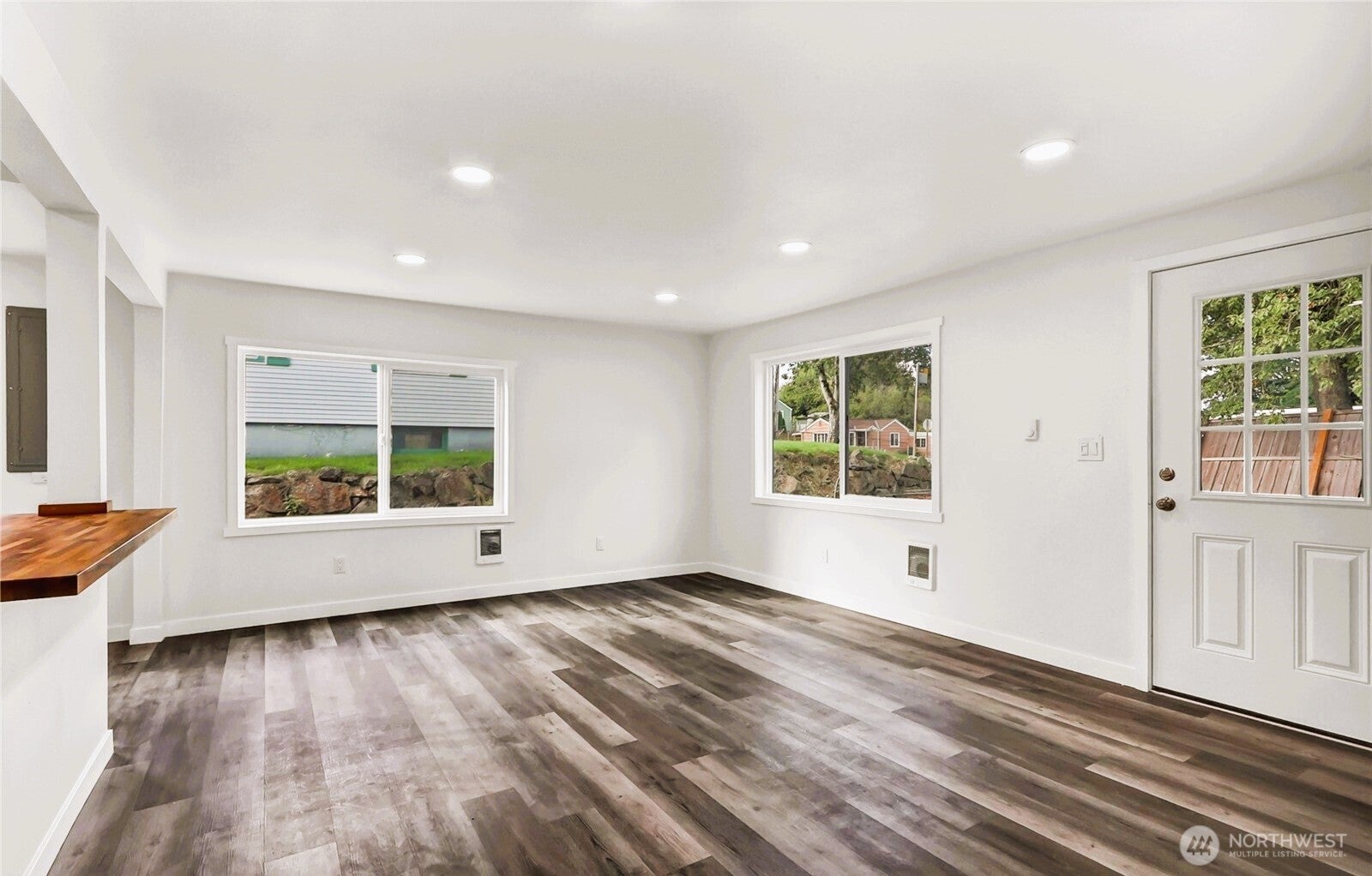 Seattle, Washington, 98178, United States, 4 Bedrooms Bedrooms, ,2 BathroomsBathrooms,Residential,For Sale,1983361