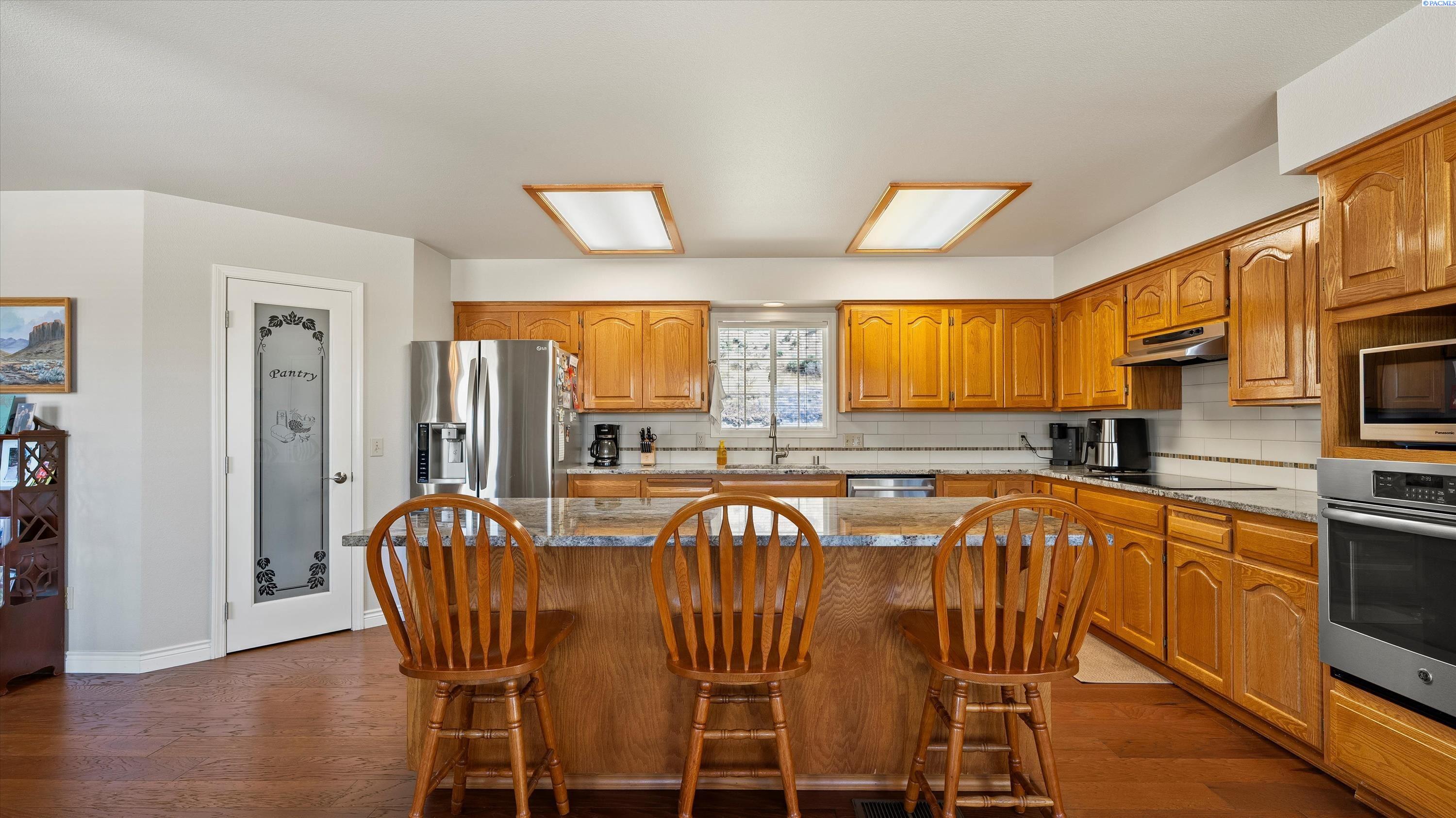 Prosser, Washington, 99350, United States, 3 Bedrooms Bedrooms, ,3 BathroomsBathrooms,Residential,For Sale,1867442