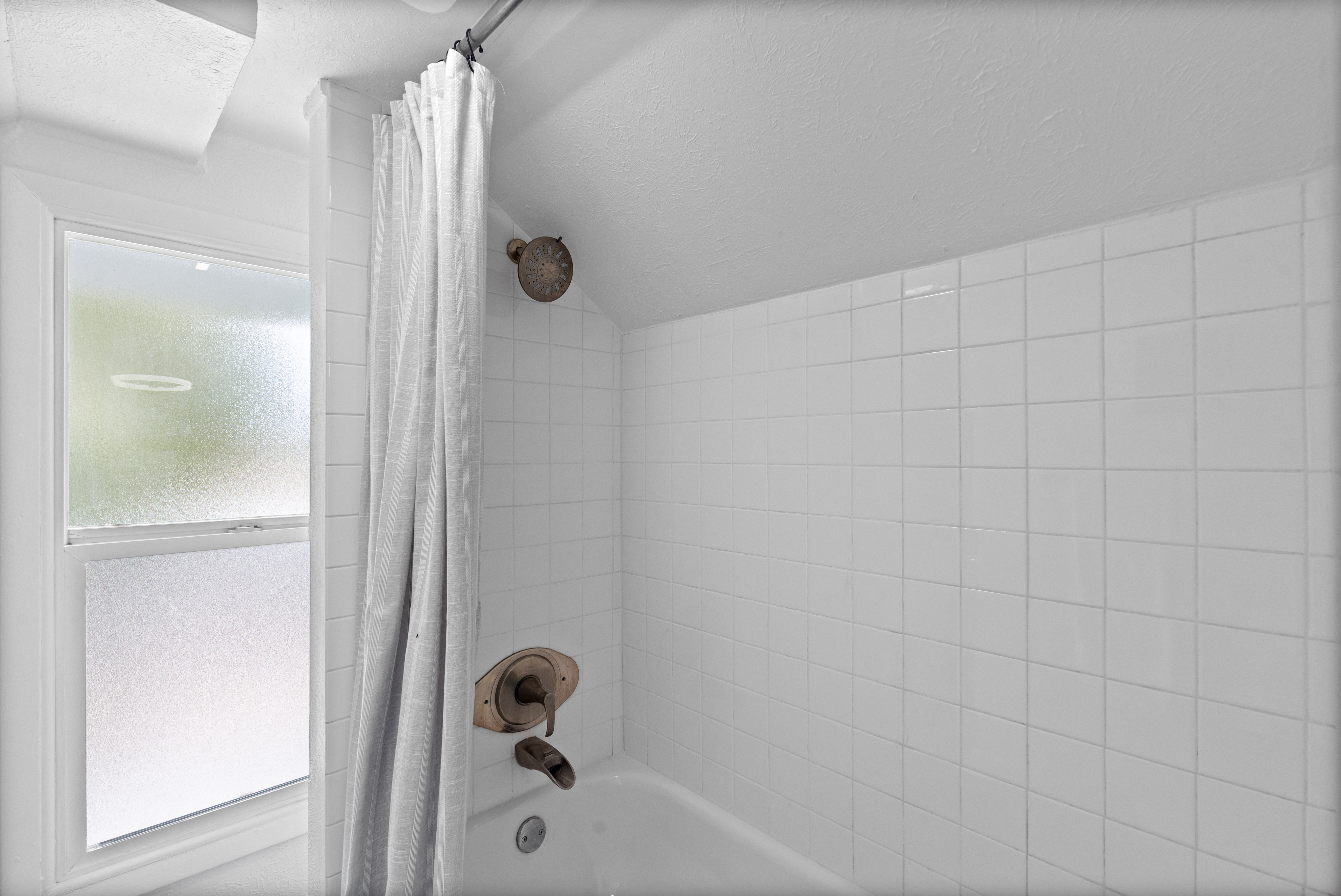  Wheat Ridge Home with Detached Garage and Flexible Upper Suite - 物件實景