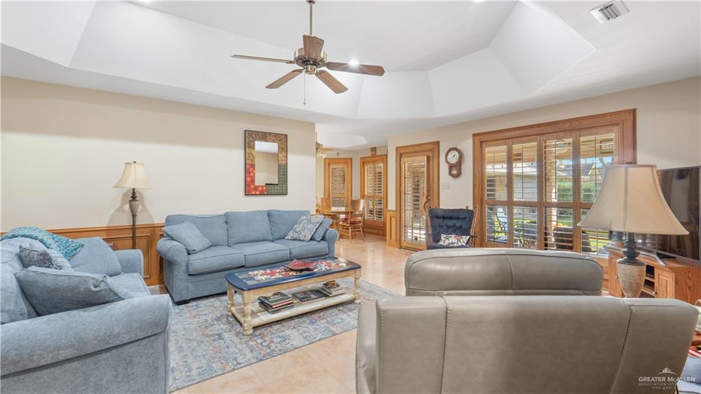 Edinburg, Texas, 78539, United States, 5 Bedrooms Bedrooms, ,5 BathroomsBathrooms,Residential,For Sale,2002025