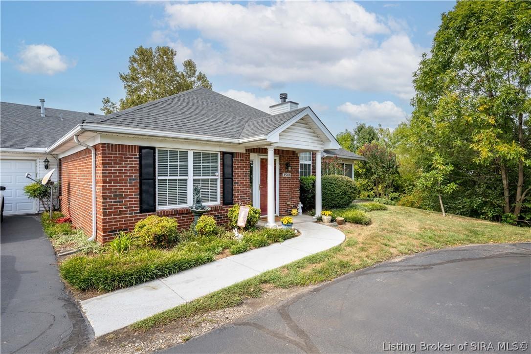 Stonecreek Cir, Jeffersonville, IN 47130