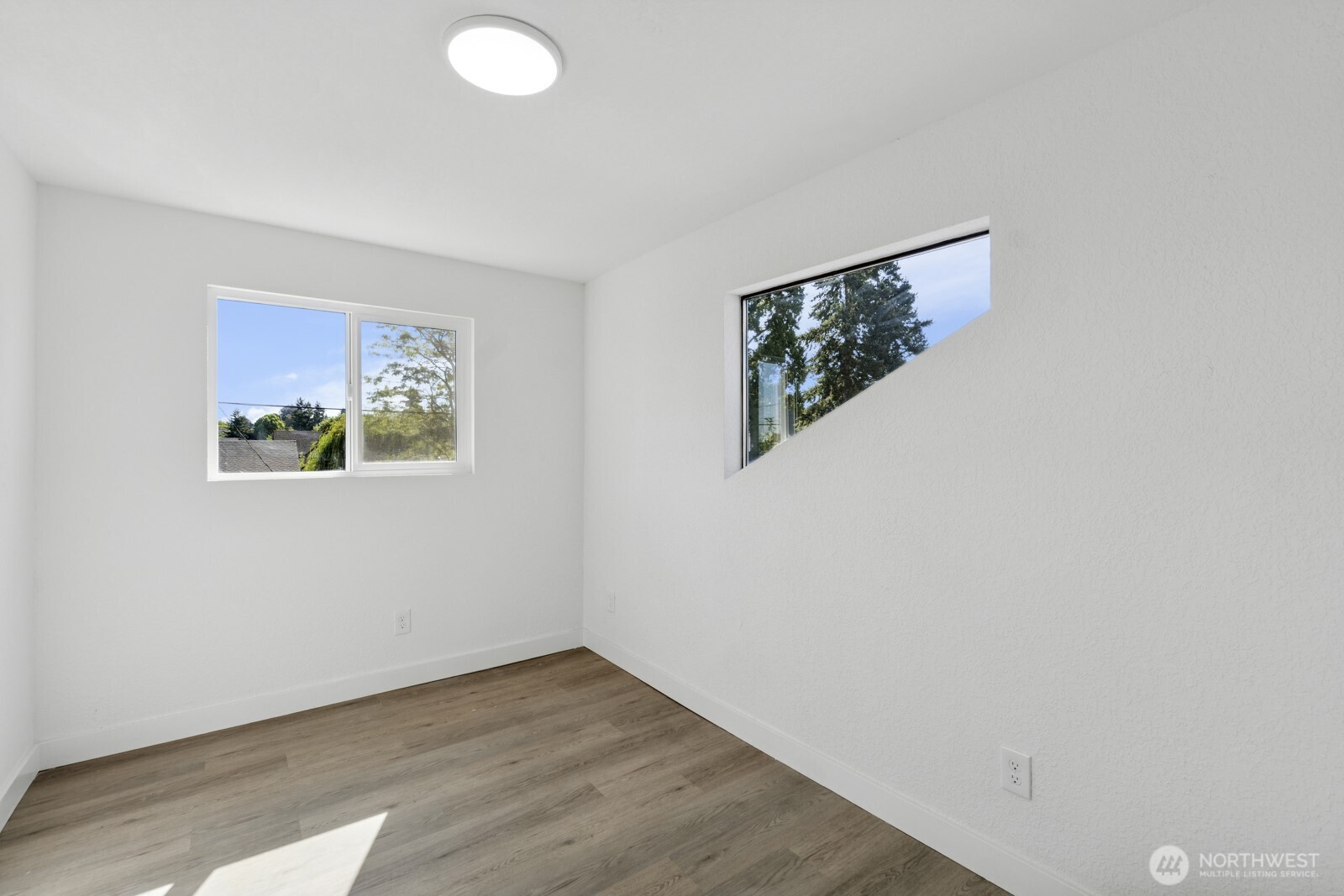 Tacoma, Washington, 98407, United States, 5 Bedrooms Bedrooms, ,3 BathroomsBathrooms,Residential,For Sale,1910786