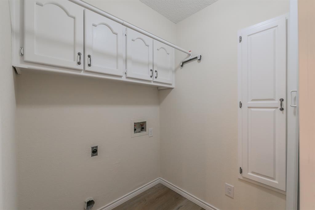 Bedford, Texas, 76021, United States, 3 Bedrooms Bedrooms, ,2 BathroomsBathrooms,Residential,For Sale,1942706