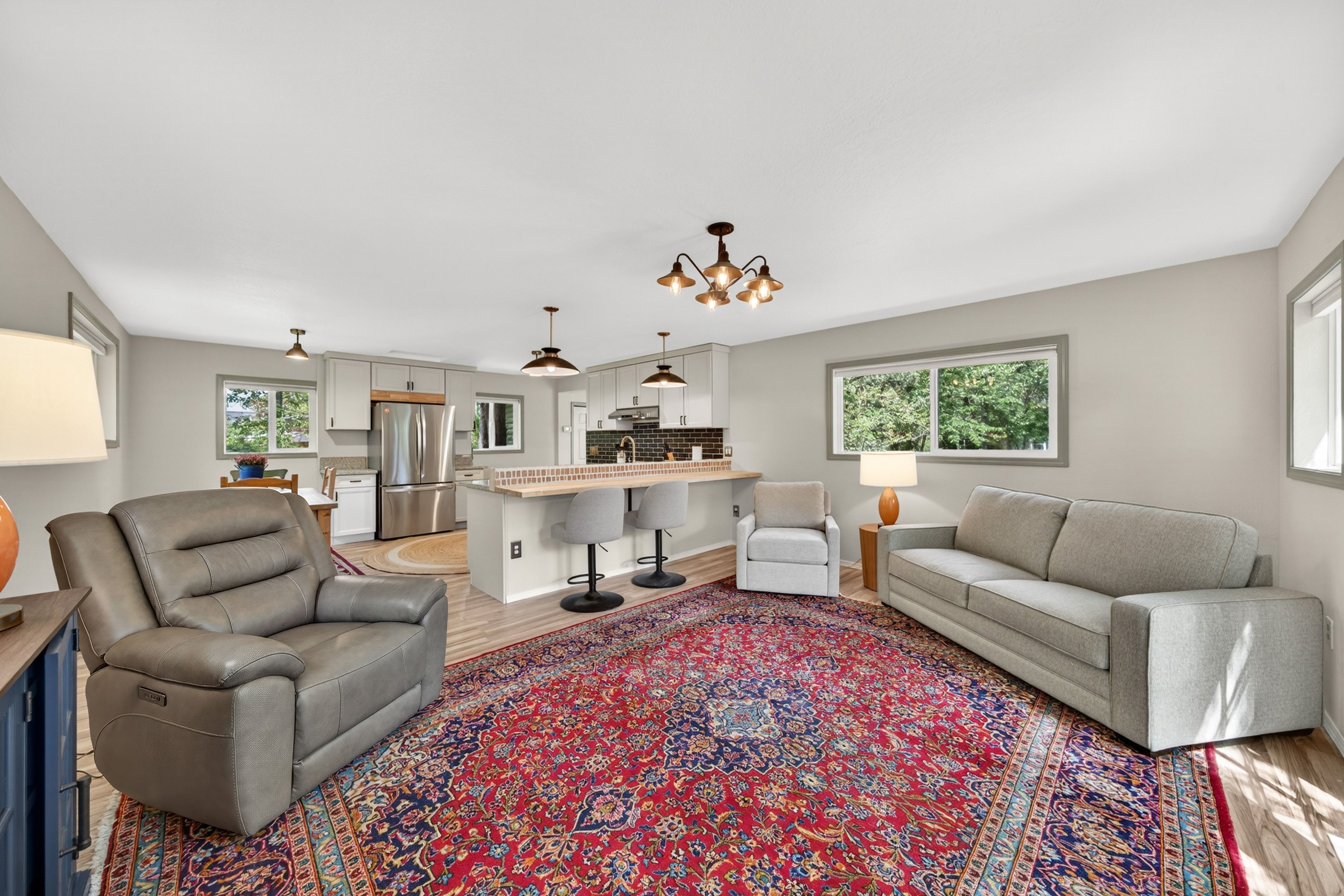  Historic home with 2 guest homes on 1.24 acres with a pool - 物件實景
