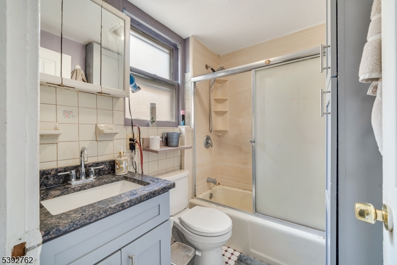 Rahway City, New Jersey, 07065, United States, 5 Bedrooms Bedrooms, ,2 BathroomsBathrooms,Residential,For Sale,1968734