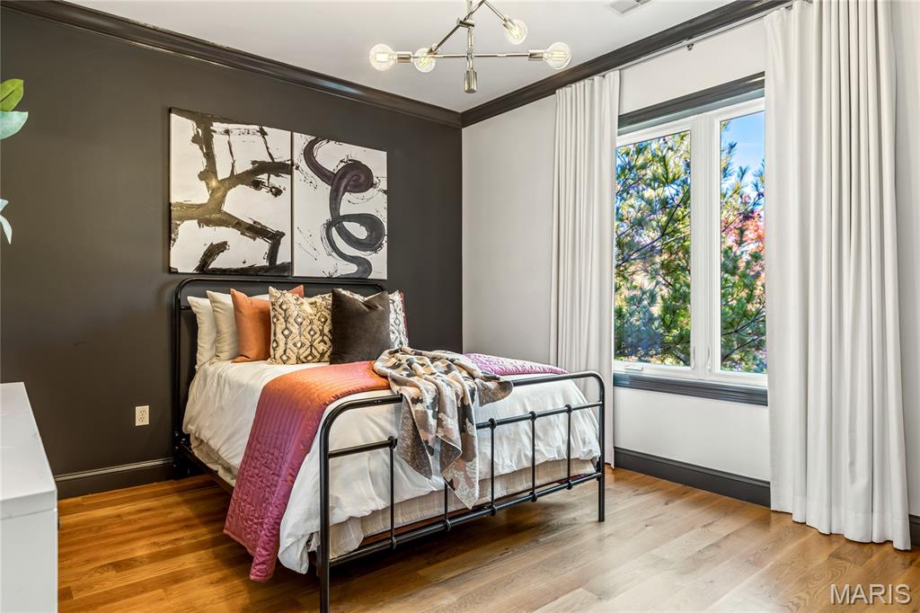 University City, Missouri, 63105, United States, 4 Bedrooms Bedrooms, ,5 BathroomsBathrooms,Residential,For Sale,1989585