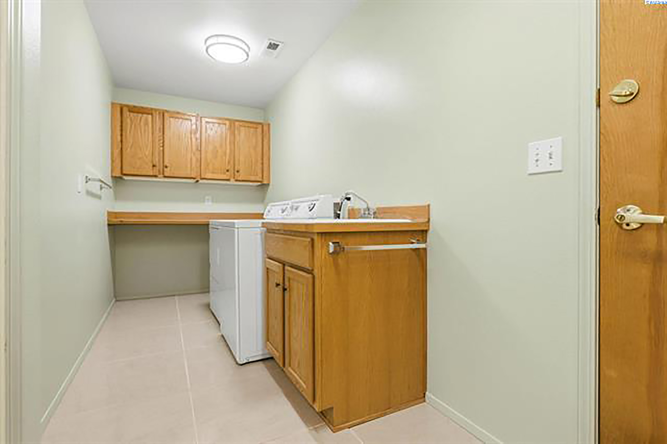  Updated home in the Village at Canyon Lakes - 物件實景