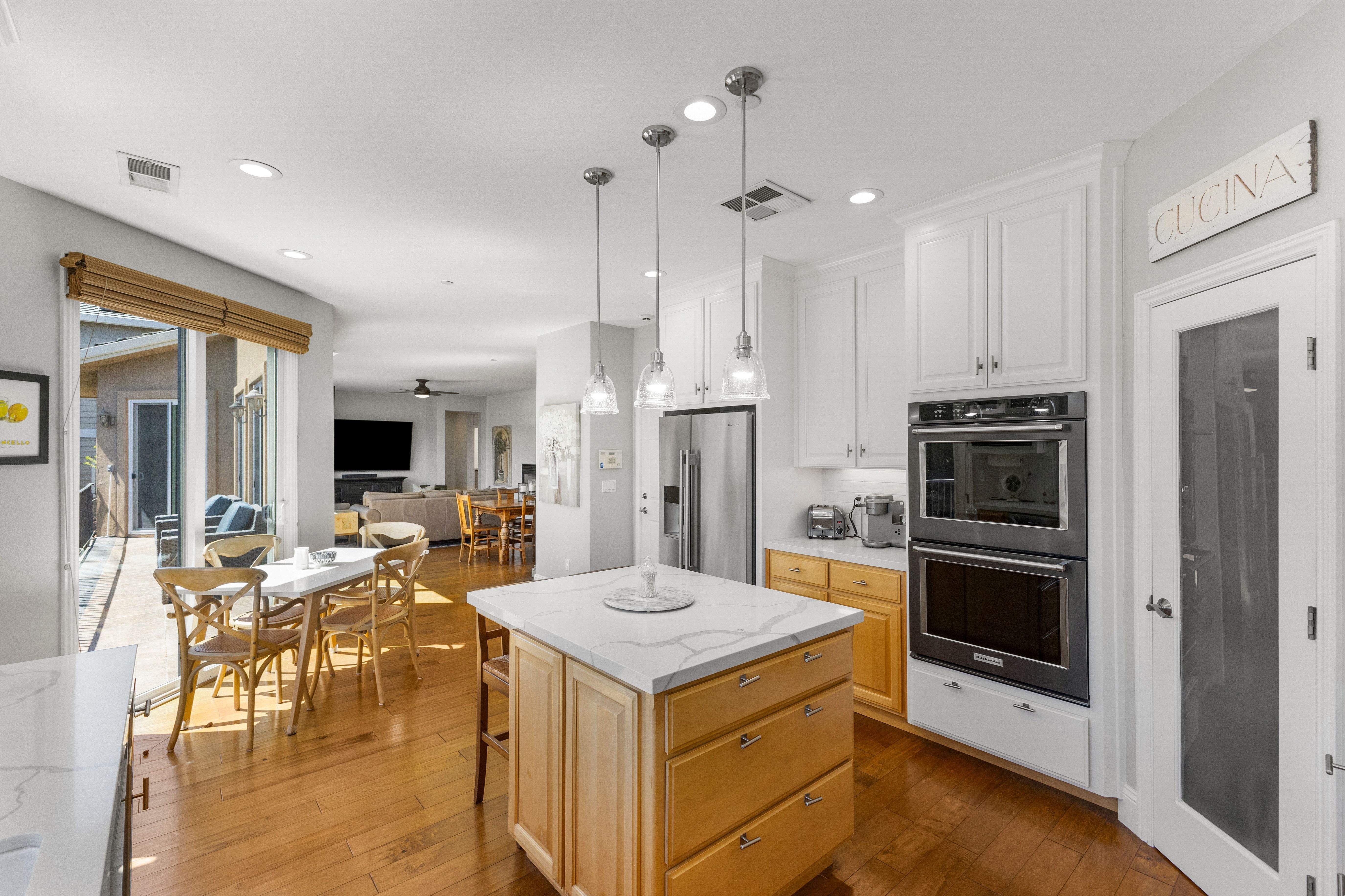  Custom Home on a Spectacular View Lot with Majestic Heritage Oak - 物件實景