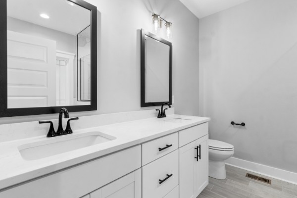 Cumberland Furnace, Tennessee, 37051, United States, 4 Bedrooms Bedrooms, ,4 BathroomsBathrooms,Residential,For Sale,2005990