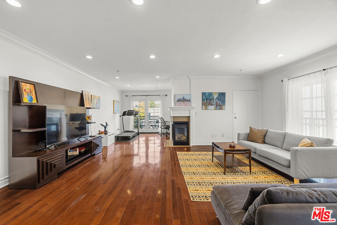 Los Angeles, California, 90049, United States, 3 Bedrooms Bedrooms, ,3 BathroomsBathrooms,Residential,For Sale,1885770