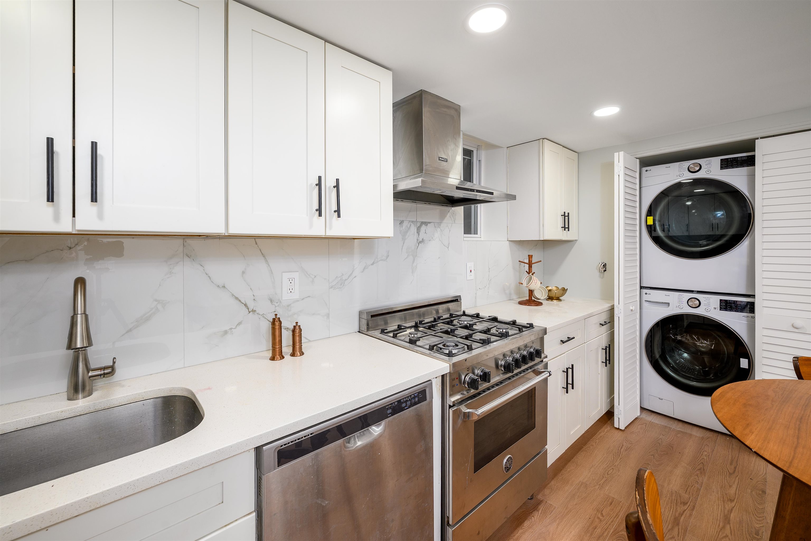 Jersey City, New Jersey, 07307, United States, 3 Bedrooms Bedrooms, ,2 BathroomsBathrooms,Residential,For Sale,1996189