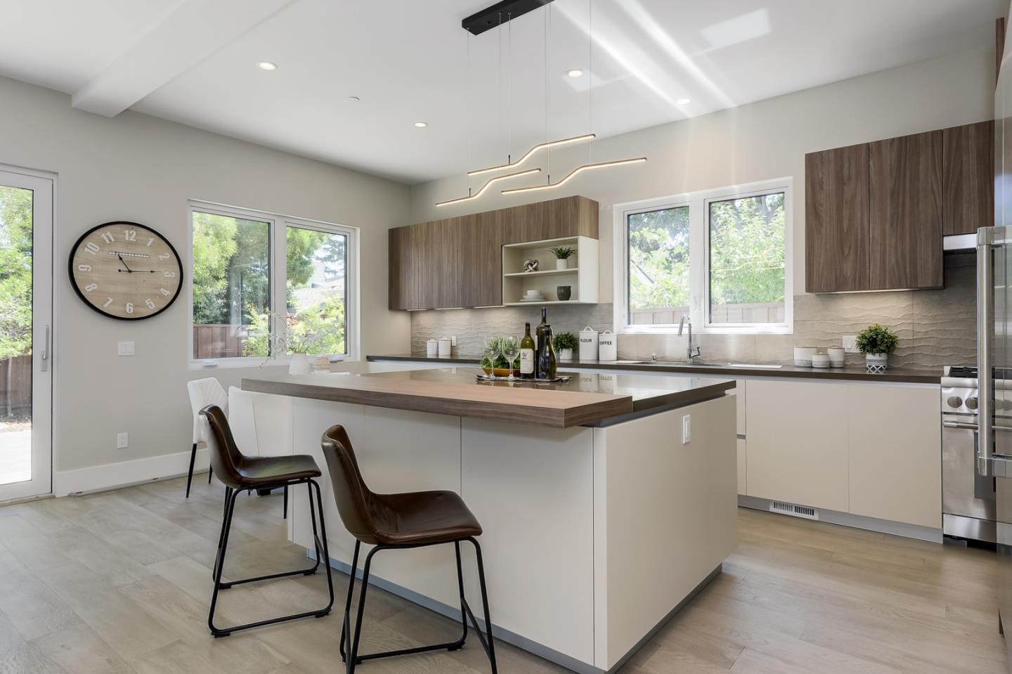 Menlo Park, California, 94025, United States, 5 Bedrooms Bedrooms, ,6 BathroomsBathrooms,Residential,For Sale,1927394