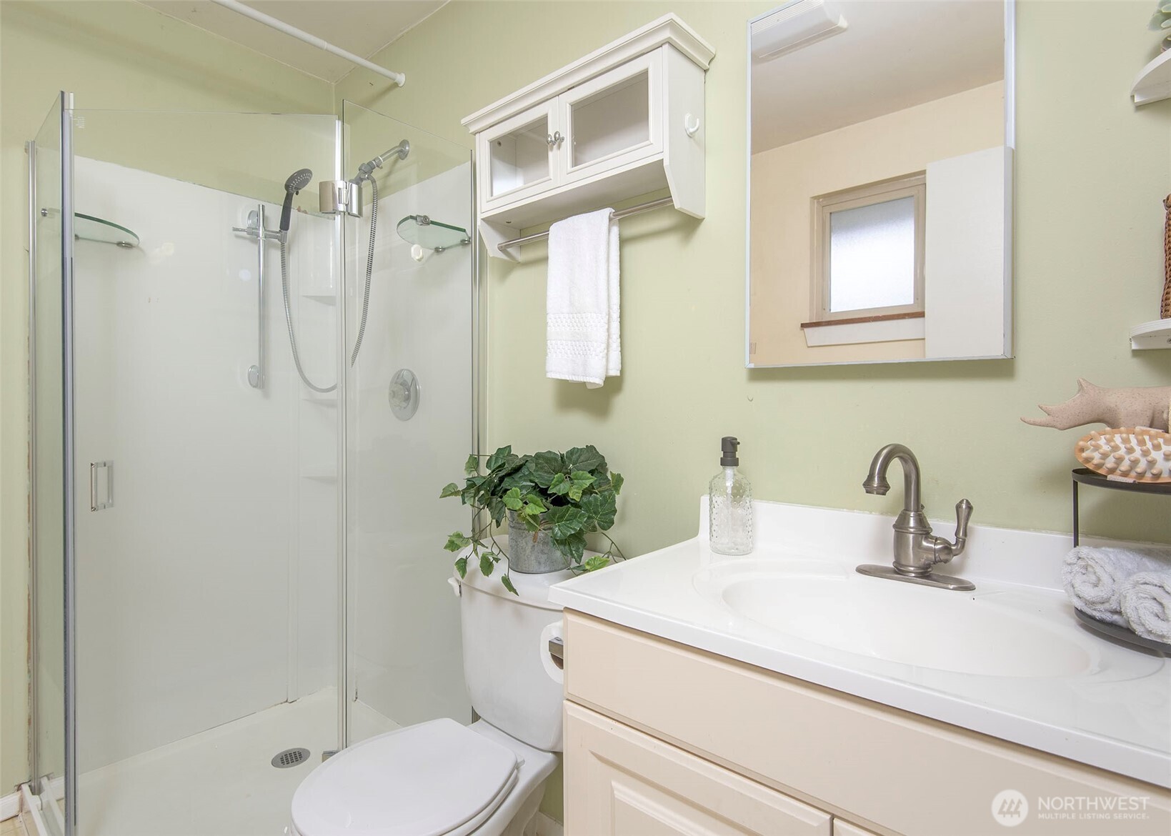 Kenmore, Washington, 98028, United States, 3 Bedrooms Bedrooms, ,1 BathroomBathrooms,Residential,For Sale,1994504