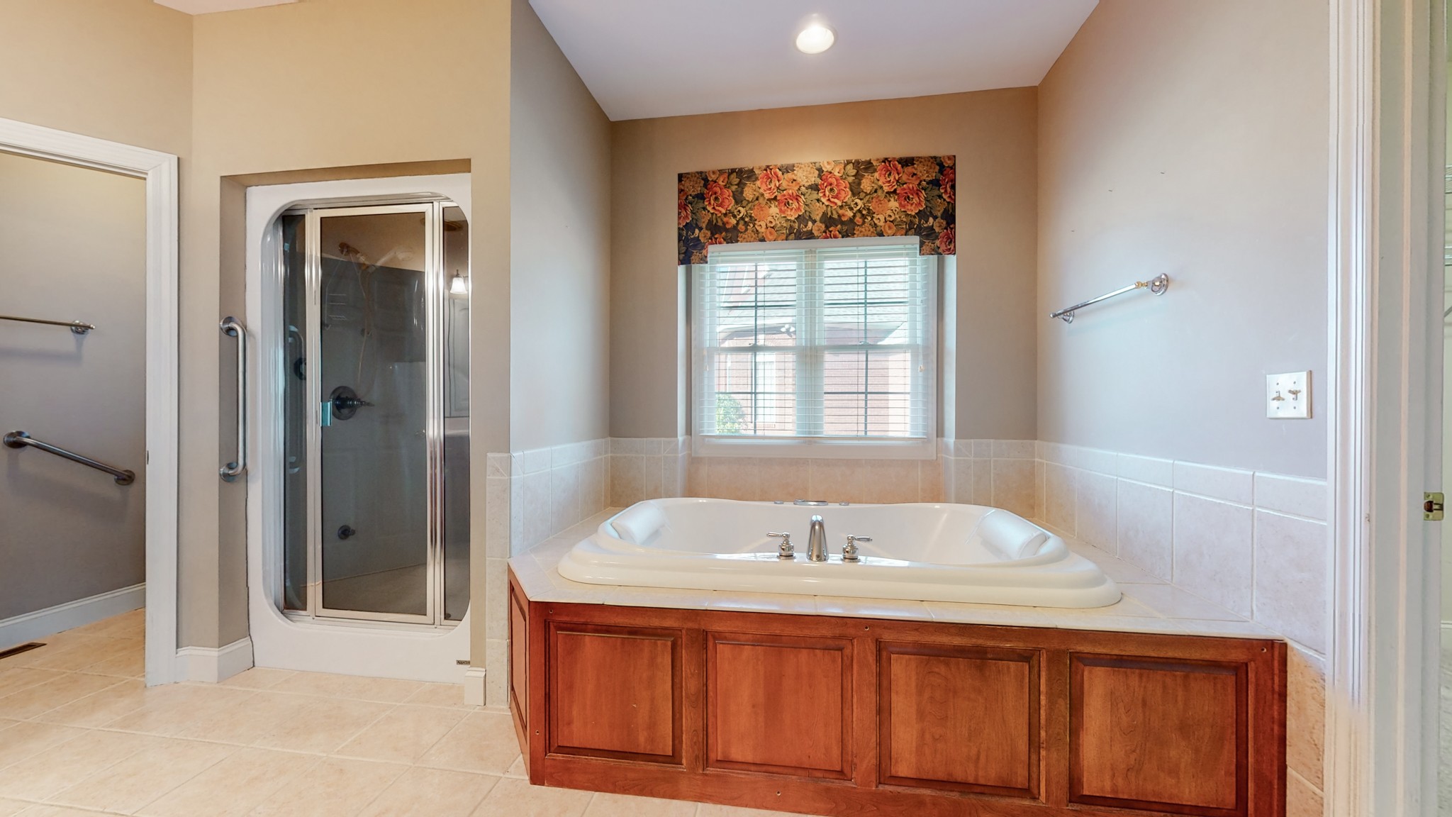 Tullahoma, Tennessee, 37388, United States, 6 Bedrooms Bedrooms, ,5 BathroomsBathrooms,Residential,For Sale,1978966