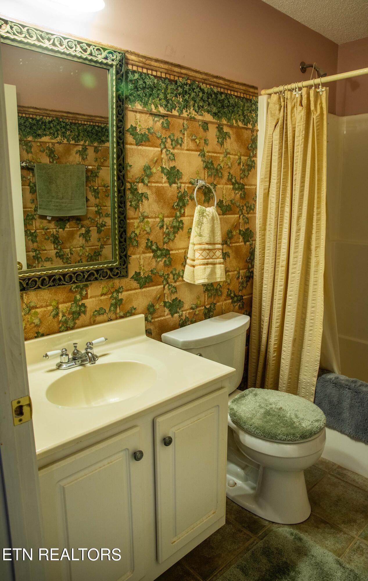 New Tazewell, Tennessee, 37825, United States, 5 Bedrooms Bedrooms, ,4 BathroomsBathrooms,Residential,For Sale,1795344