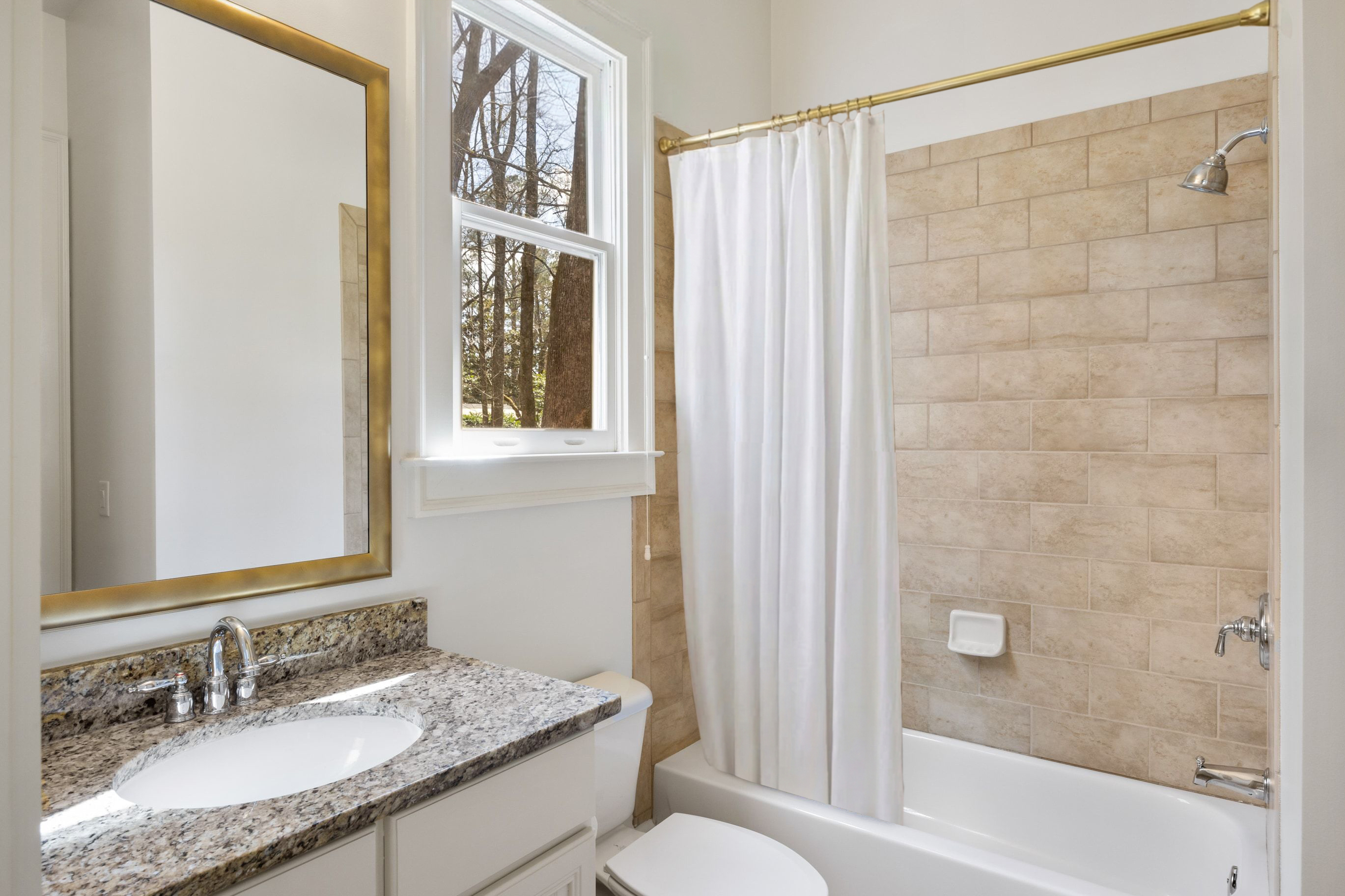  Move-in Ready Home Offers Exceptional Space, Comfort, and Craftsmanship - 物件實景