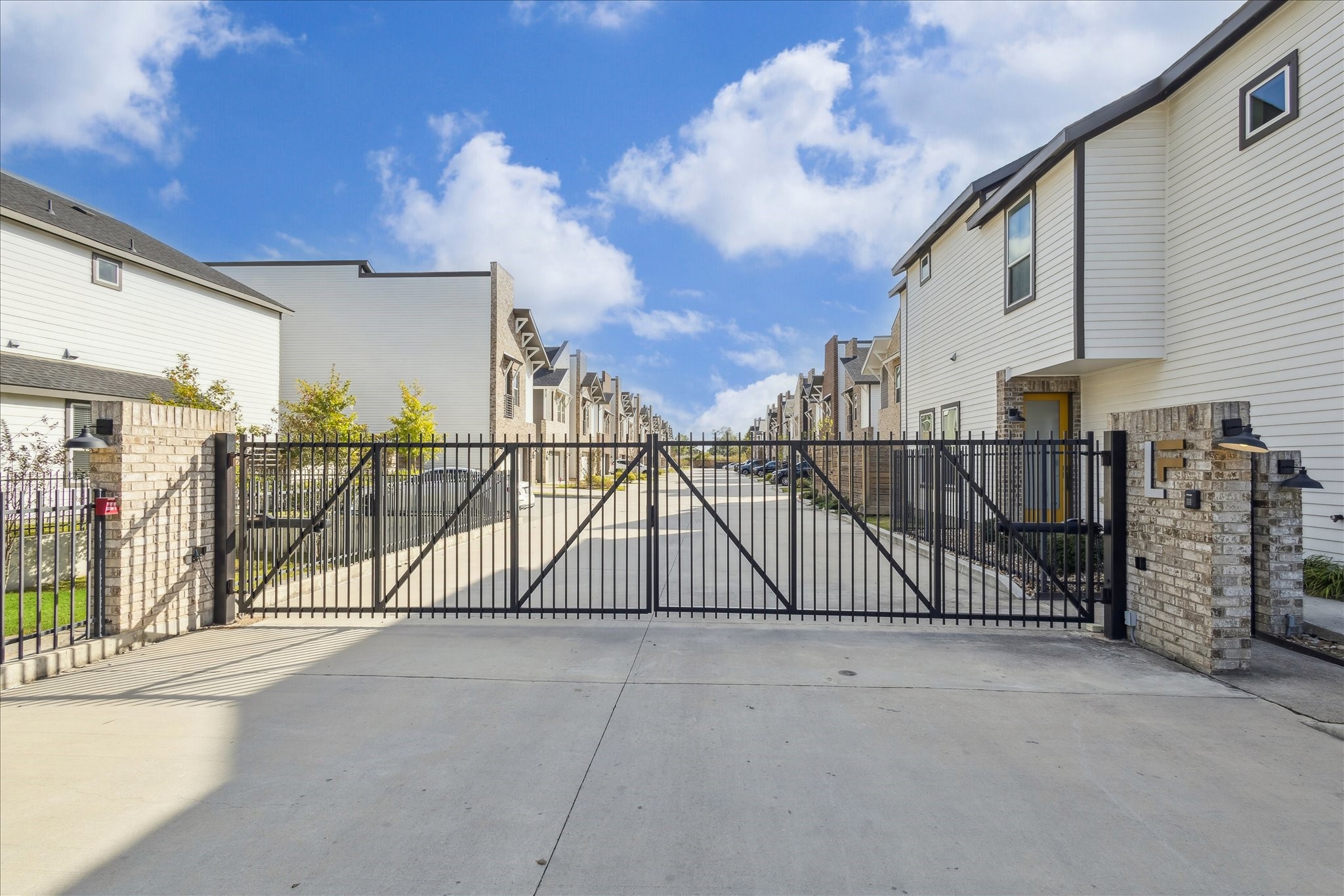  5818 Francis Oak Place - 物件實景