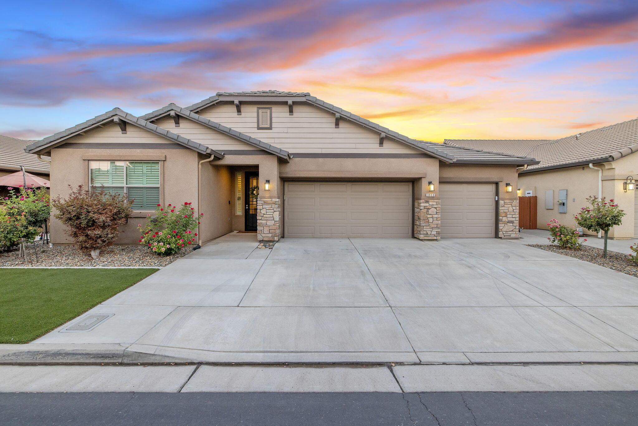 Visalia, California, 93277, United States, 3 Bedrooms Bedrooms, ,2 BathroomsBathrooms,Residential,For Sale,1937034