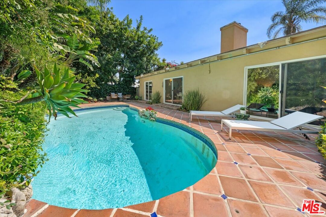 Los Angeles, California, 90049, United States, 3 Bedrooms Bedrooms, ,3 BathroomsBathrooms,Residential,For Sale,1908650