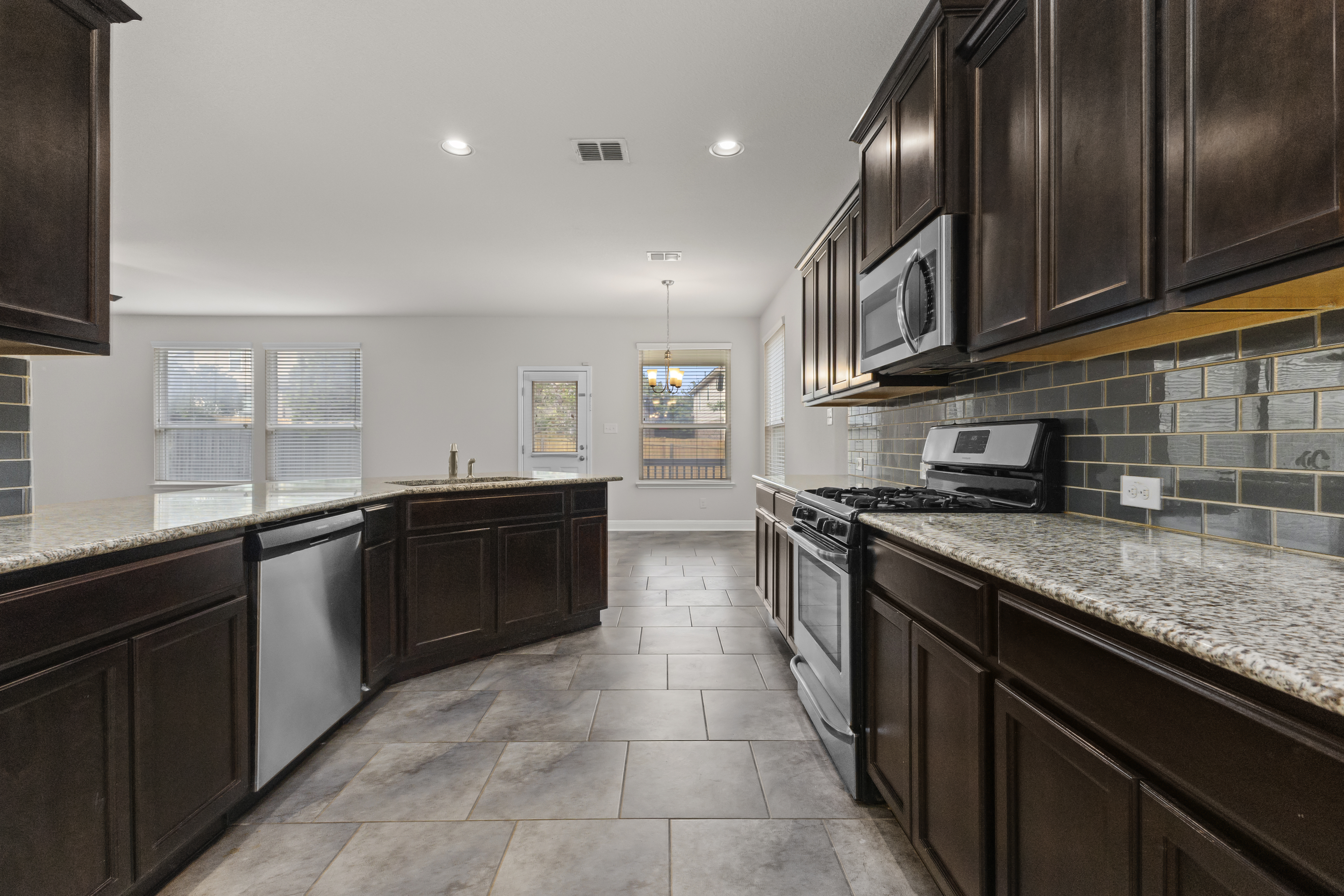  Luxury Living in the Heart of Alamo Ranch - 物件實景