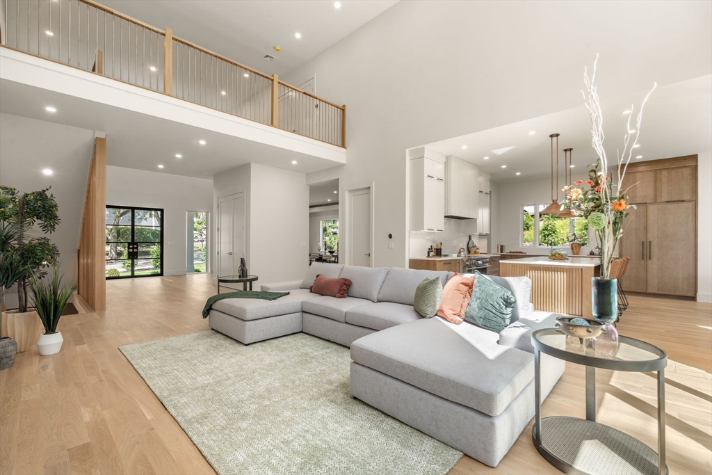 Newton, Massachusetts, 02461, United States, 6 Bedrooms Bedrooms, ,7 BathroomsBathrooms,Residential,For Sale,1882798