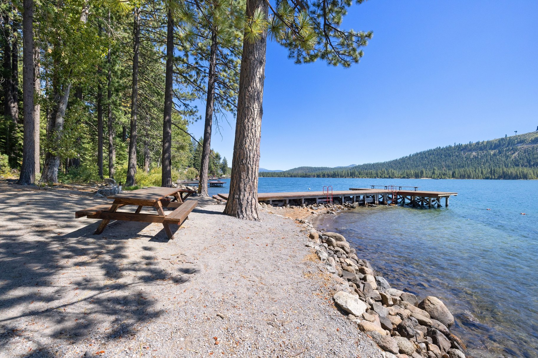  Rare Donner Tract home with private beach and pier access. - 物件實景