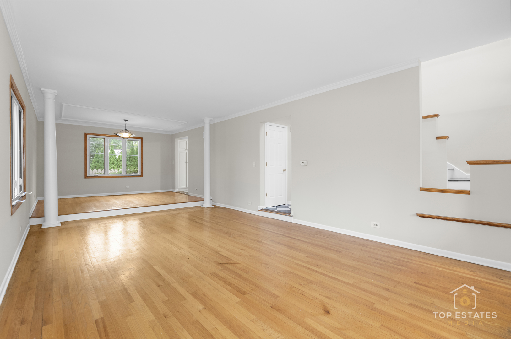 Palatine, Illinois, 60067, United States, 4 Bedrooms Bedrooms, ,3 BathroomsBathrooms,Residential,For Sale,1967917