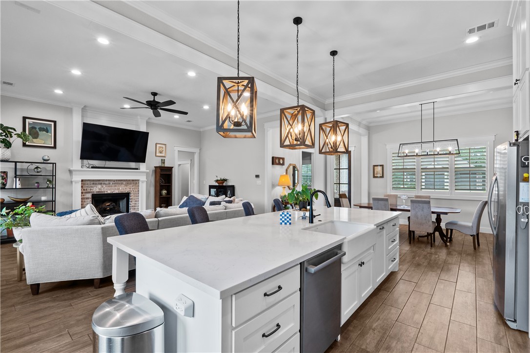 College Station, Texas, 77845, United States, 4 Bedrooms Bedrooms, ,4 BathroomsBathrooms,Residential,For Sale,1862401