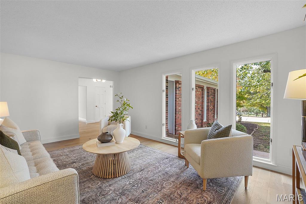 Ellisville, Missouri, 63011, United States, 4 Bedrooms Bedrooms, ,3 BathroomsBathrooms,Residential,For Sale,1989031