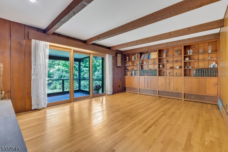 Raritan Twp., New Jersey, 08822, United States, 3 Bedrooms Bedrooms, ,2 BathroomsBathrooms,Residential,For Sale,1951157