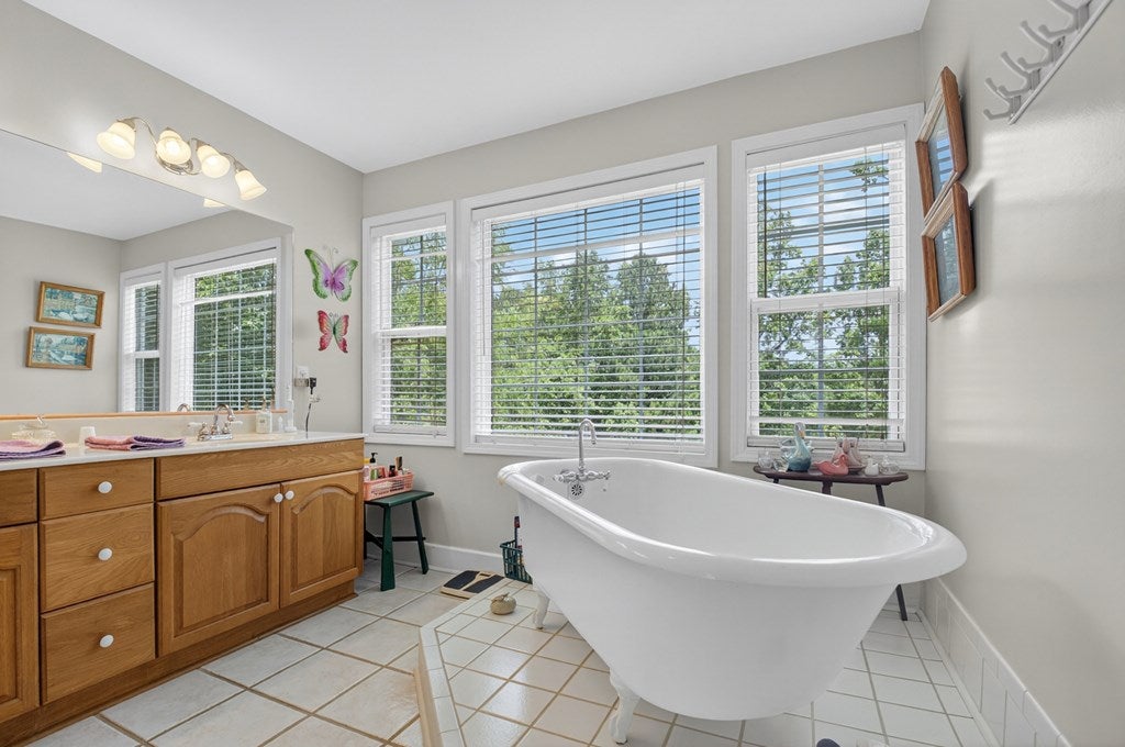 Talking Rock, Georgia, 30175, United States, 5 Bedrooms Bedrooms, ,4 BathroomsBathrooms,Residential,For Sale,1848832