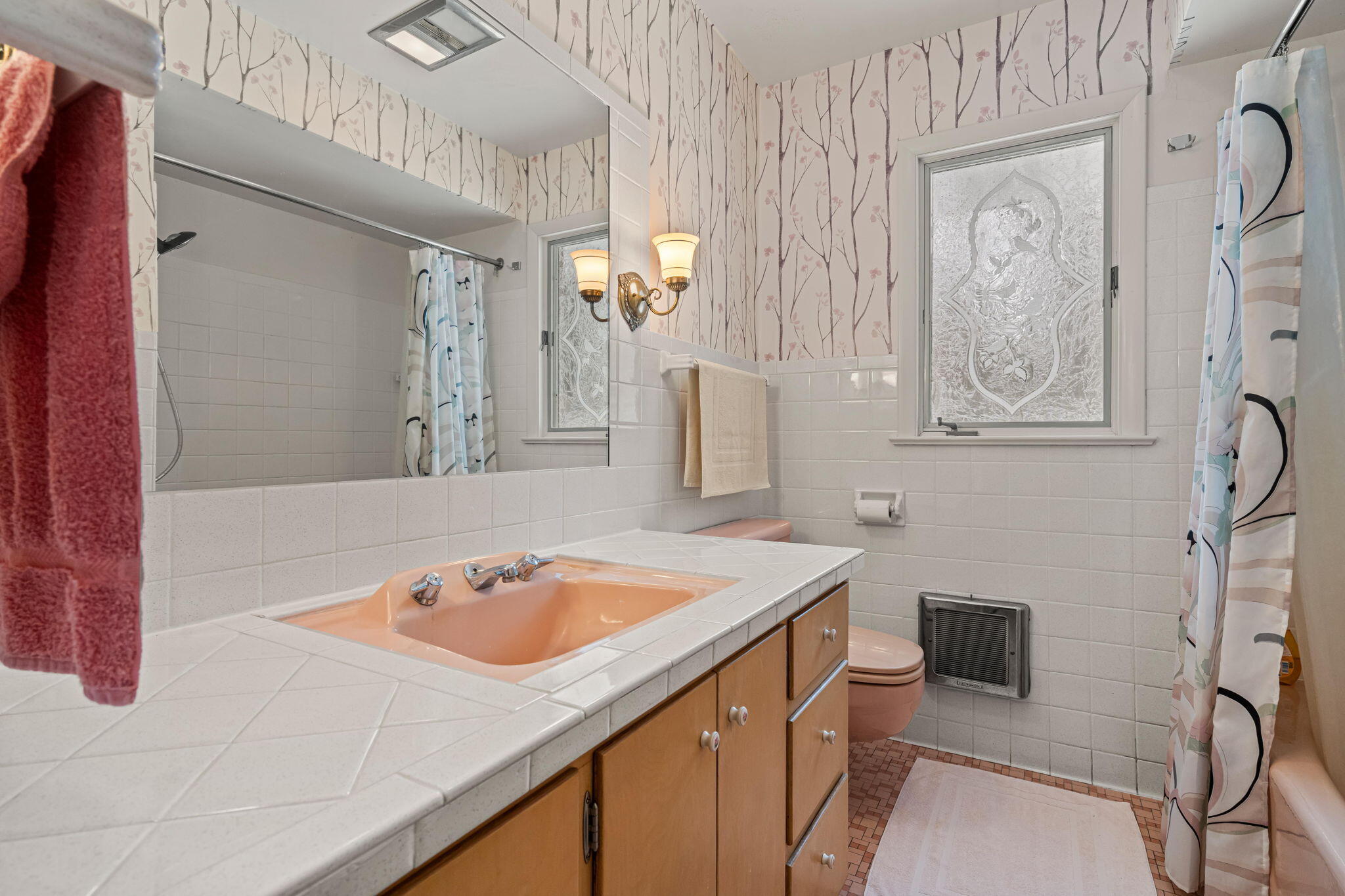 Fennville, Michigan, 49408, United States, 3 Bedrooms Bedrooms, ,2 BathroomsBathrooms,Residential,For Sale,2027985