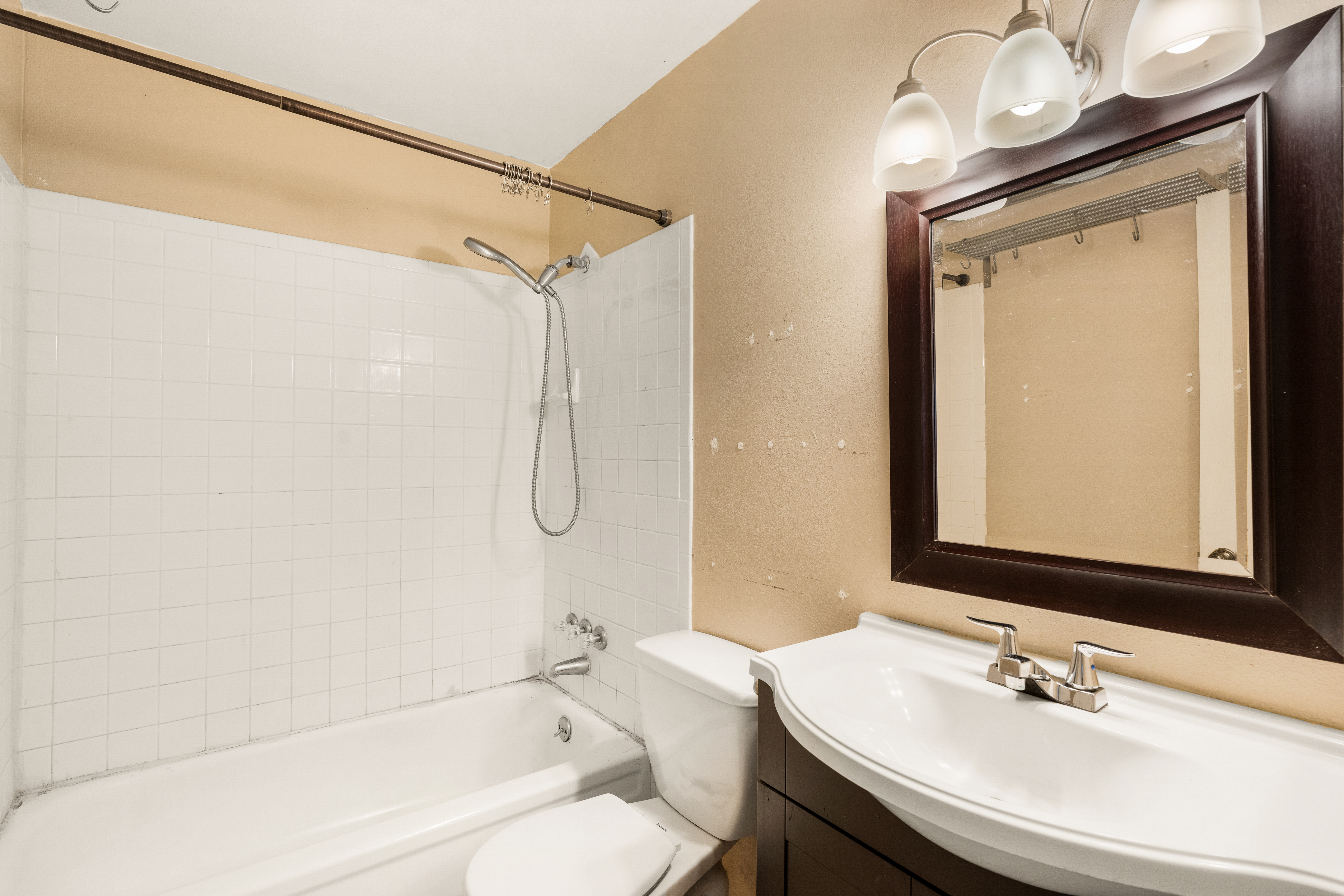  Well Located Condo Near Bow Mar Heights with Community Pool and Sauna - 物件實景