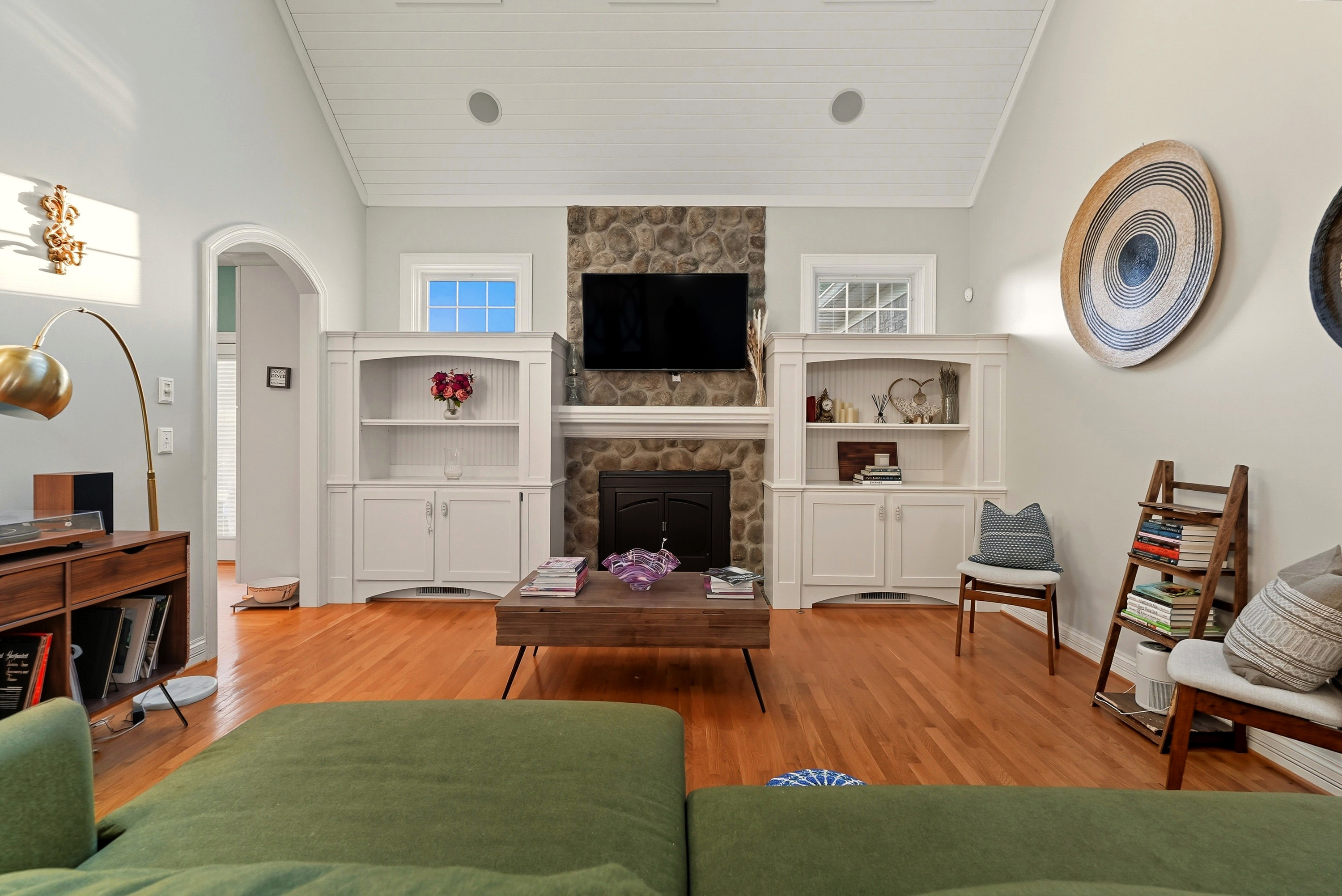 Louisville, Kentucky, 40220, United States, 3 Bedrooms Bedrooms, ,4 BathroomsBathrooms,Residential,For Sale,1979535