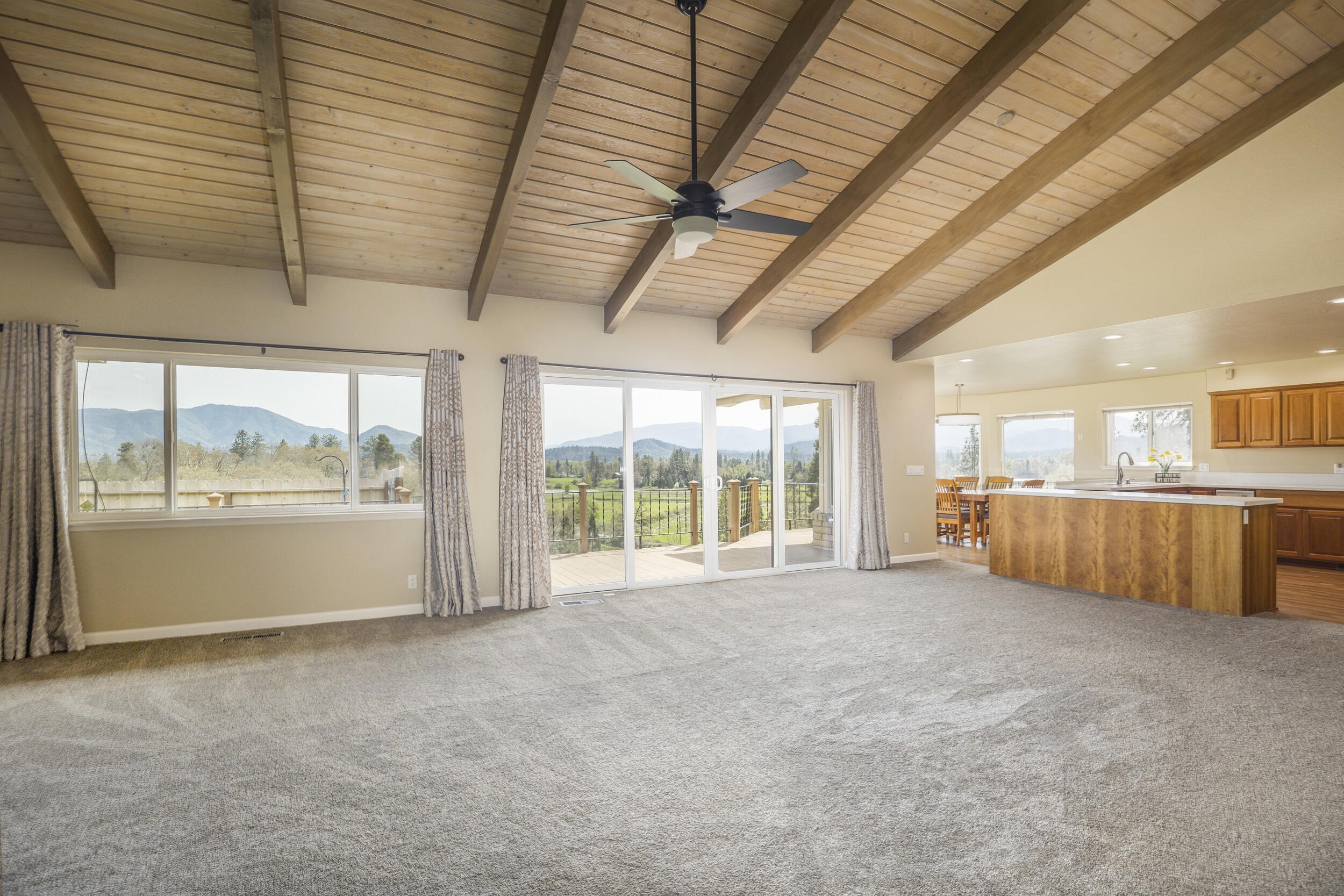 Grants Pass, Oregon, 97526, United States, 4 Bedrooms Bedrooms, ,6 BathroomsBathrooms,Residential,For Sale,1765933