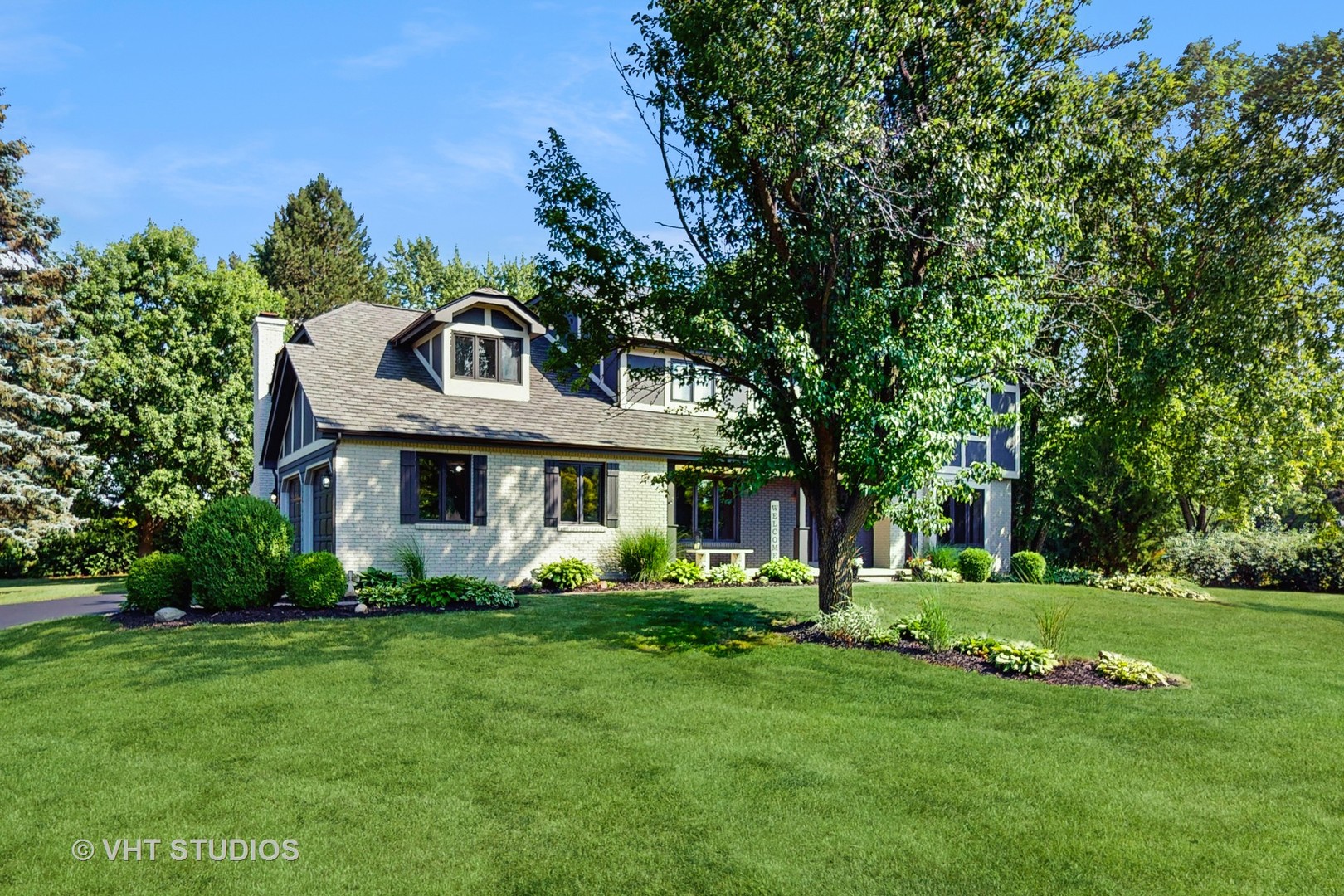 St. Charles, Illinois, 60175, United States, 4 Bedrooms Bedrooms, ,3 BathroomsBathrooms,Residential,For Sale,1889626