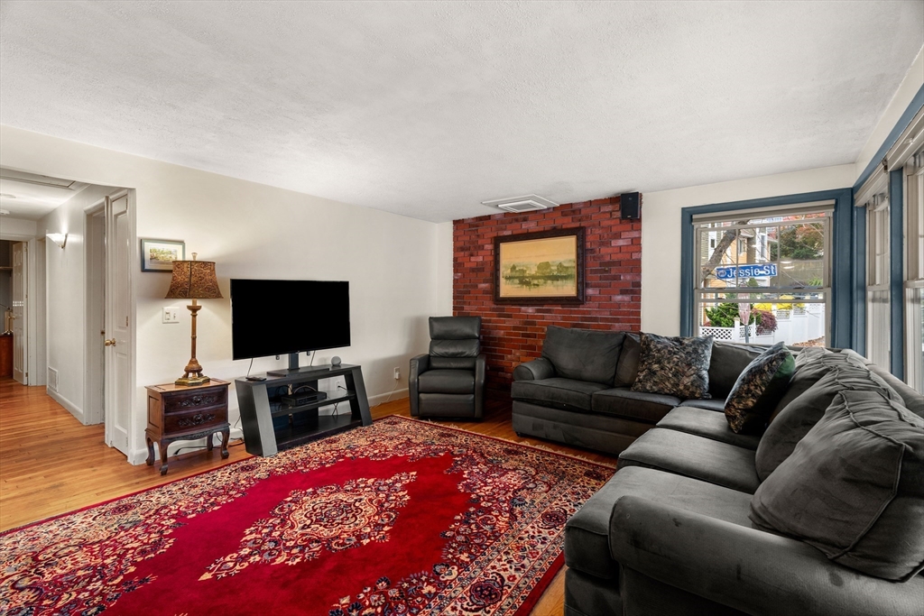 Swampscott, Massachusetts, 01907, United States, 4 Bedrooms Bedrooms, ,2 BathroomsBathrooms,Residential,For Sale,1989409