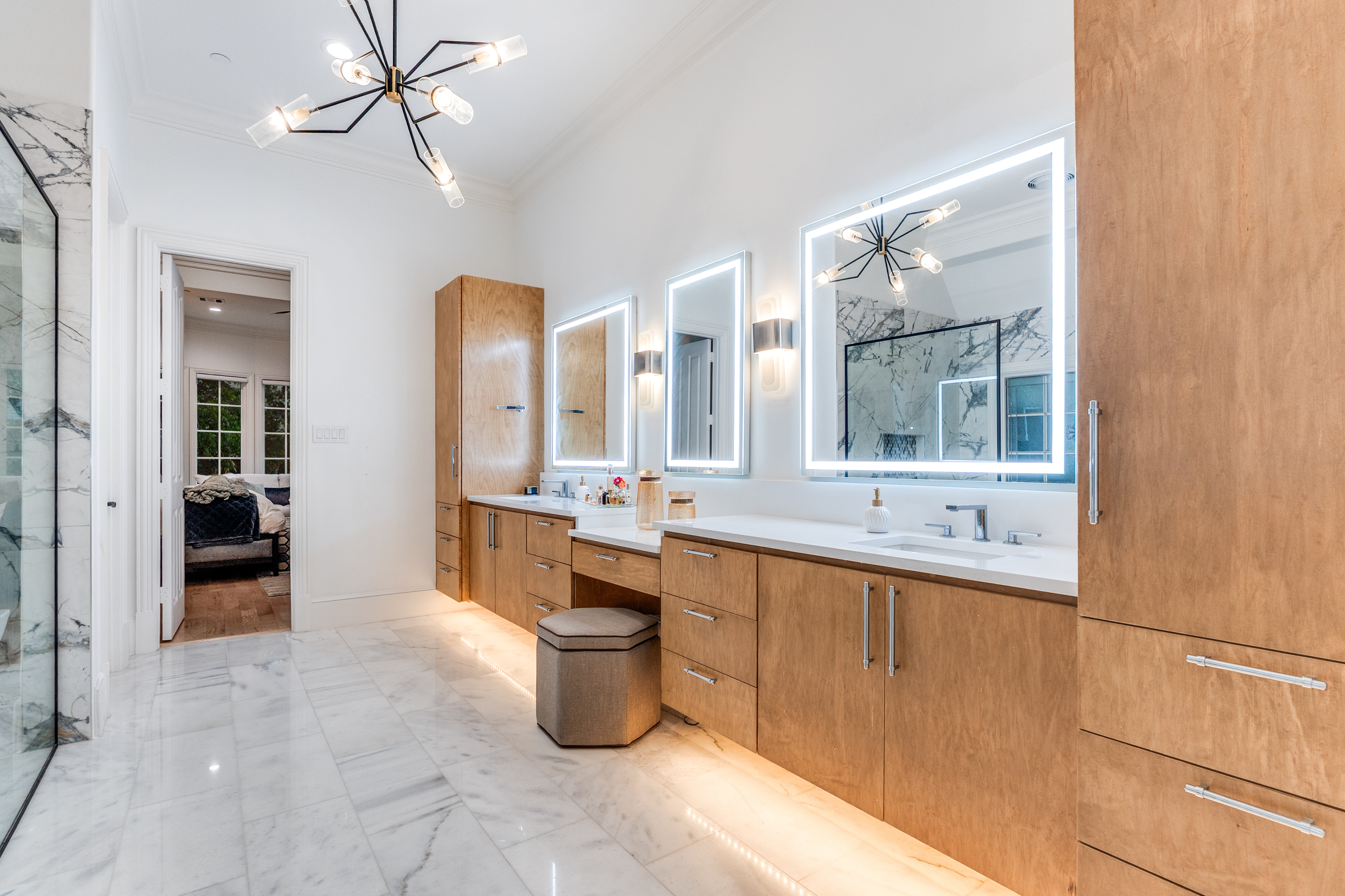  Grand, Light-Filled Retreat Designed for Entertaining in Preston Hollow - 物件實景