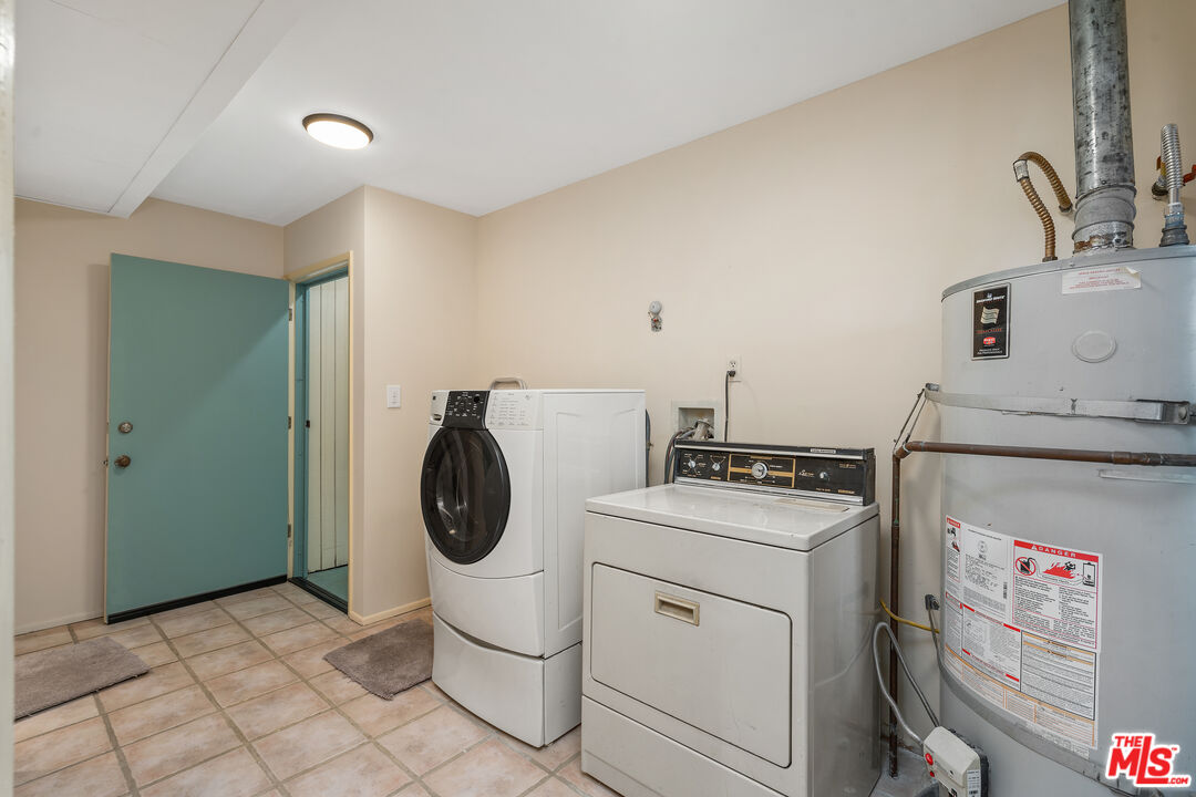 Los Angeles, California, 90027, United States, 3 Bedrooms Bedrooms, ,3 BathroomsBathrooms,Residential,For Sale,1866547
