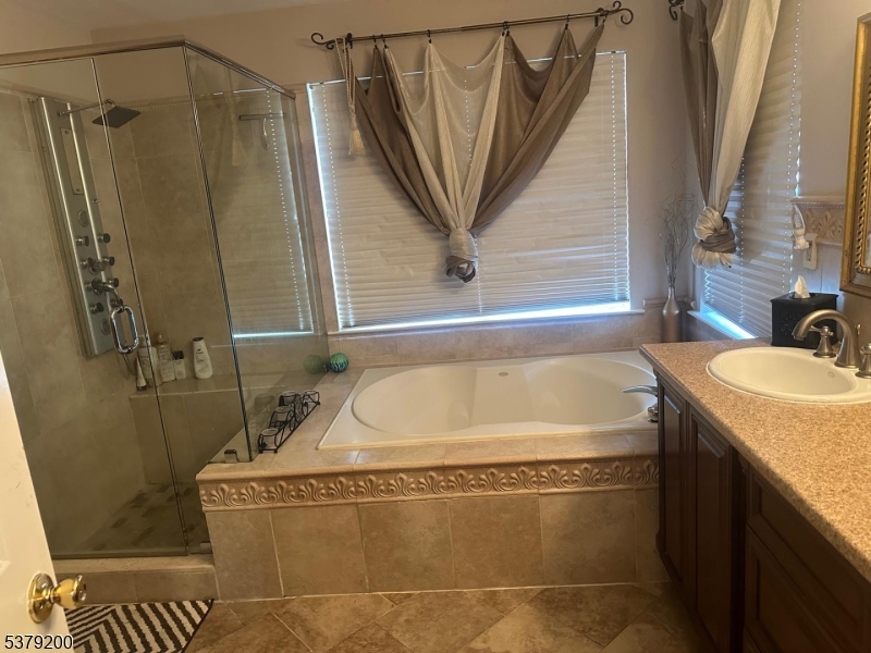 Marlboro Twp., New Jersey, 07751, United States, 3 Bedrooms Bedrooms, ,3 BathroomsBathrooms,Residential,For Sale,1919830