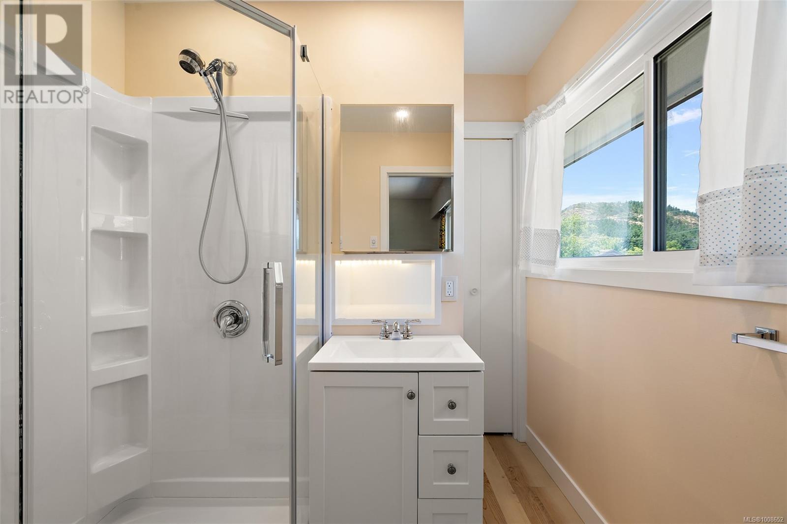 SAANICH, British Columbia, V8N 2E2, CA, 4 Bedrooms Bedrooms, ,3 BathroomsBathrooms,Residential,For Sale,1950351