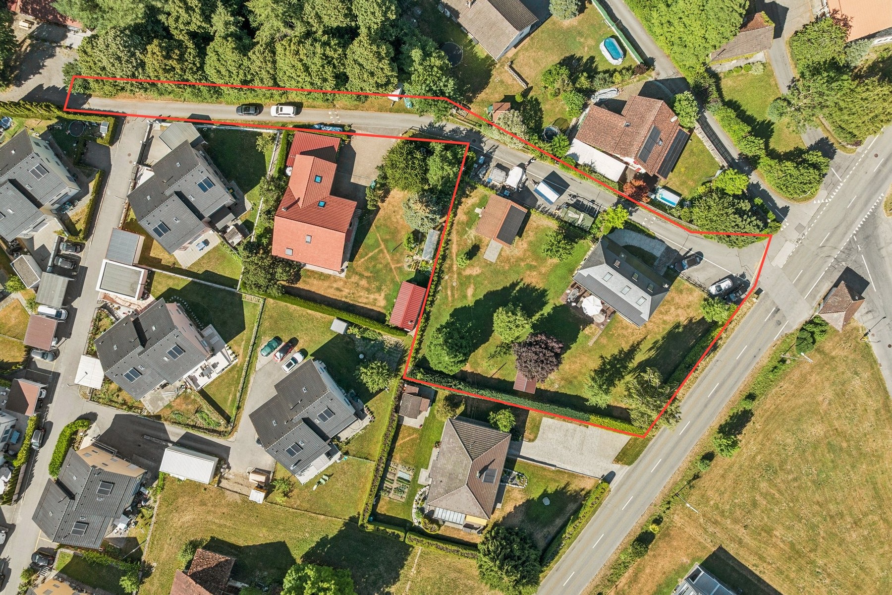  Detached villa on a 2,915 m² lot, with significant solar energy generation and i - 物件實景